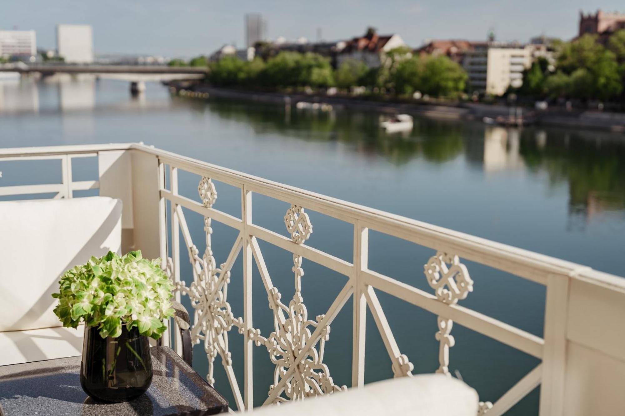 Suite Junior con balcón y vistas al río