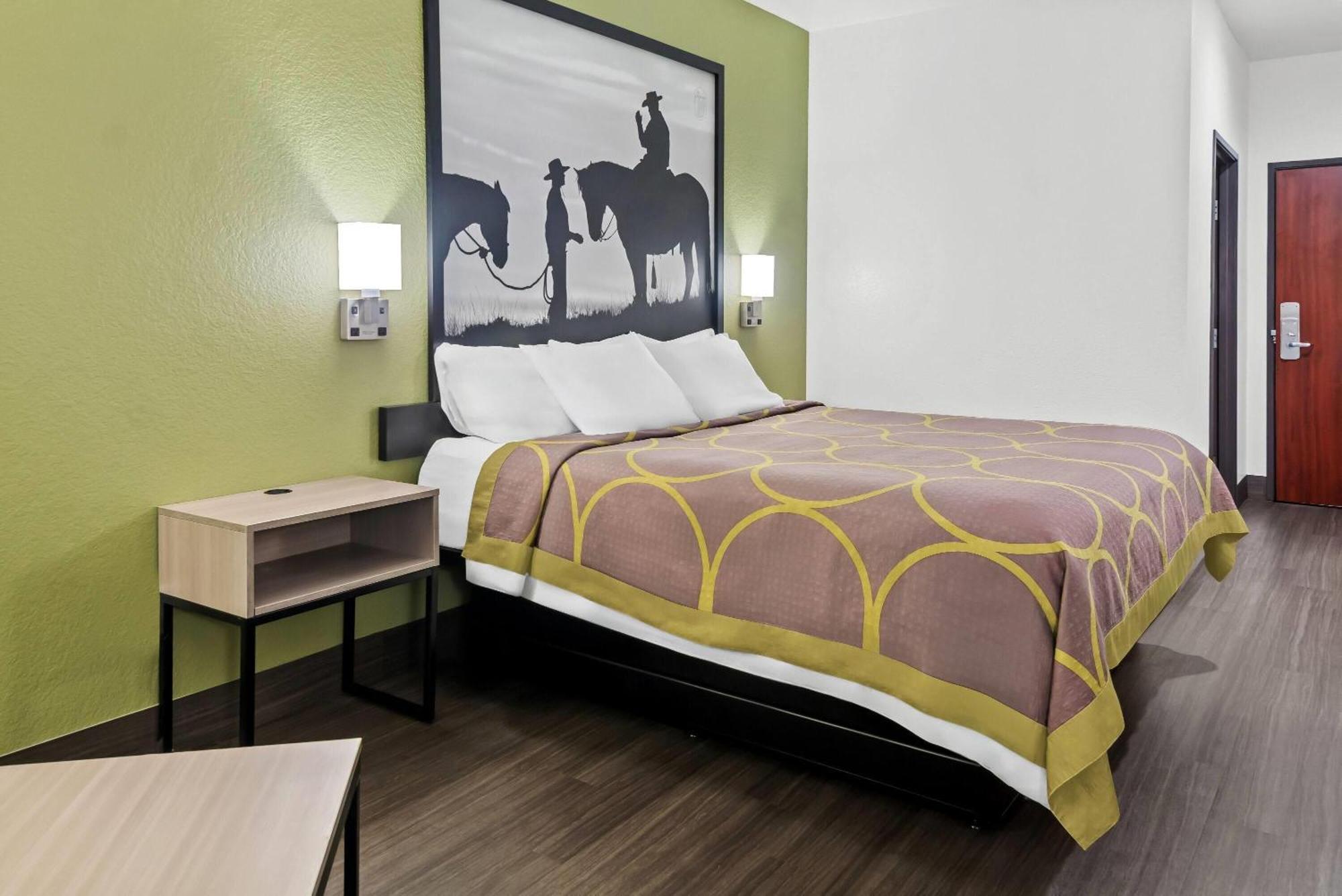 Deluxe King Room - Non-Smoking
