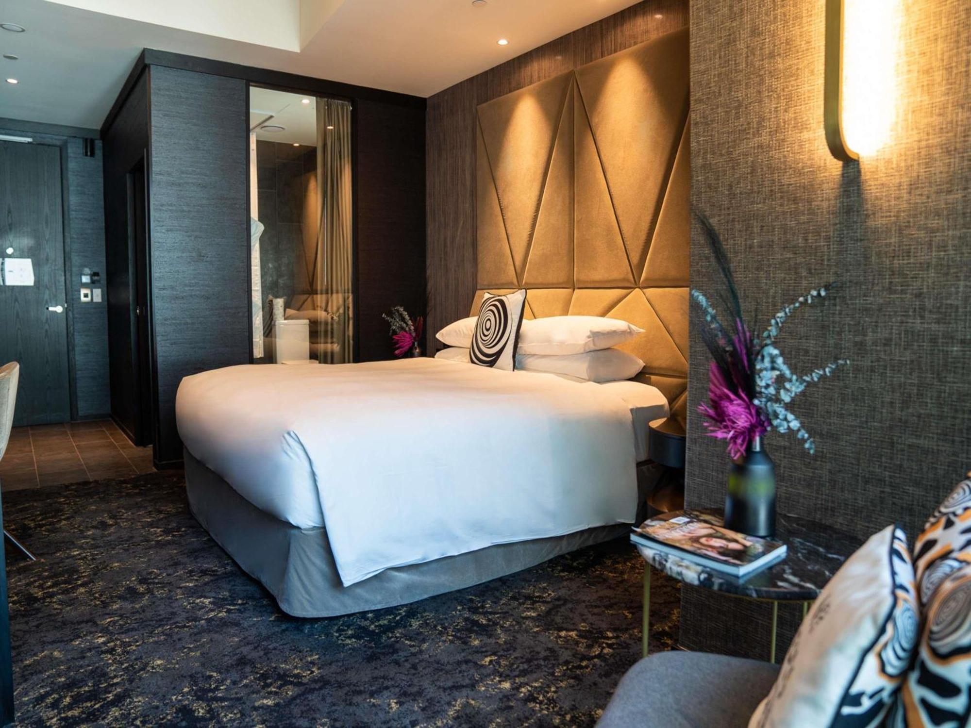 Quarto com Cama King-size Acessível para Hóspedes com Mobilidade Reduzida