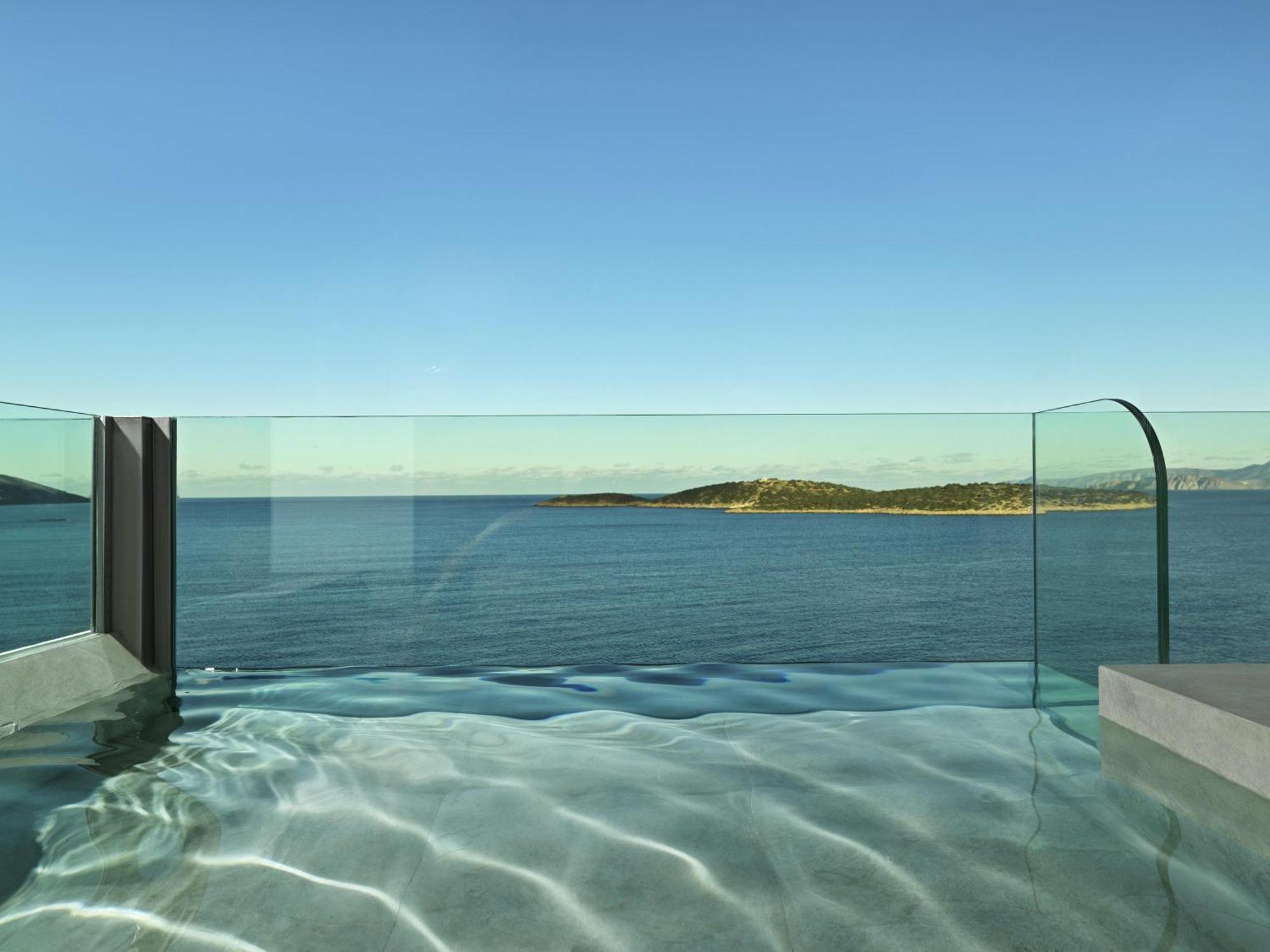 Suite met Dompelbad en Prachtig Uitzicht op Zee