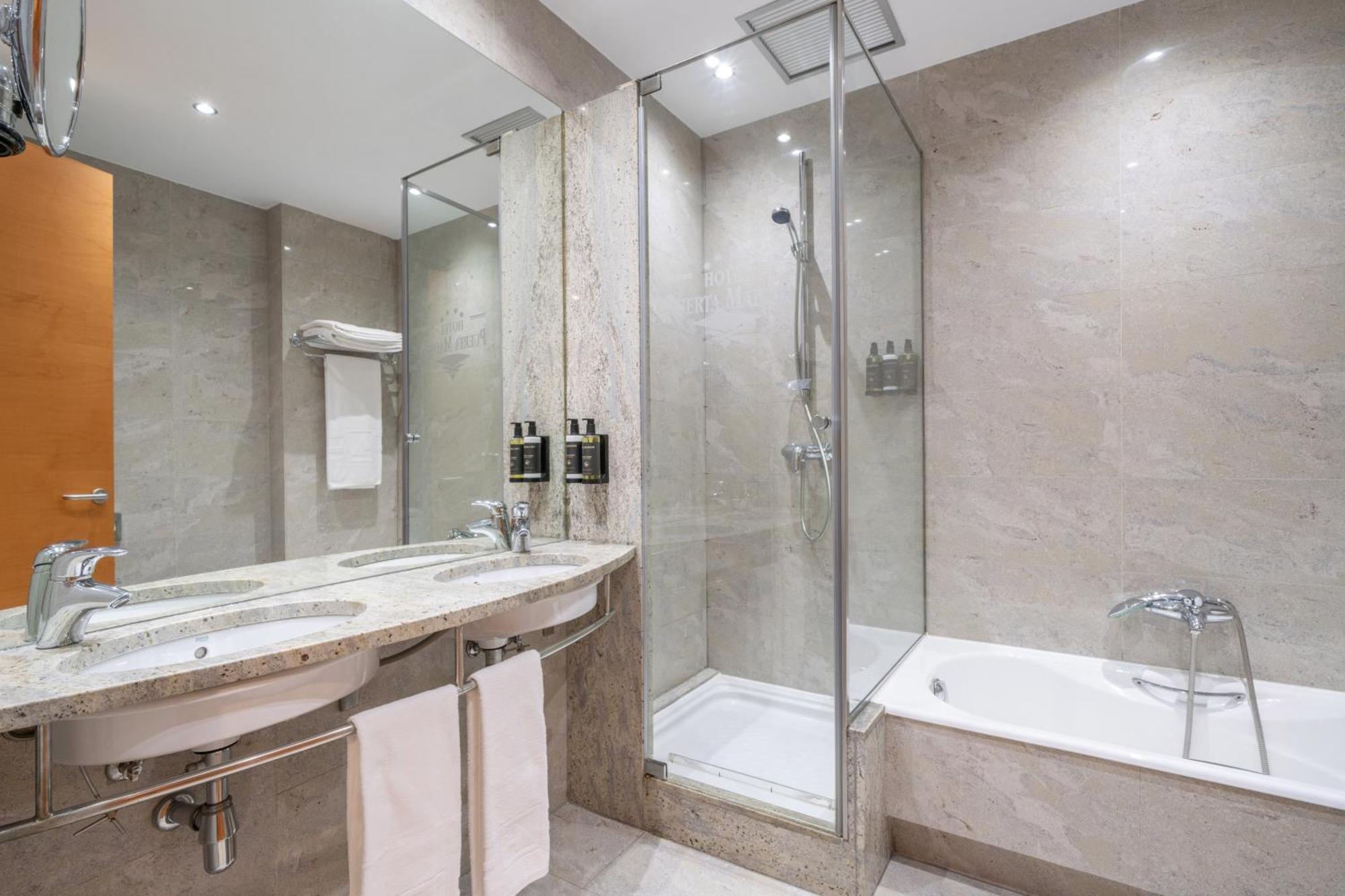 Deluxe Double Room with Extra Bed,1716985345:JPEG