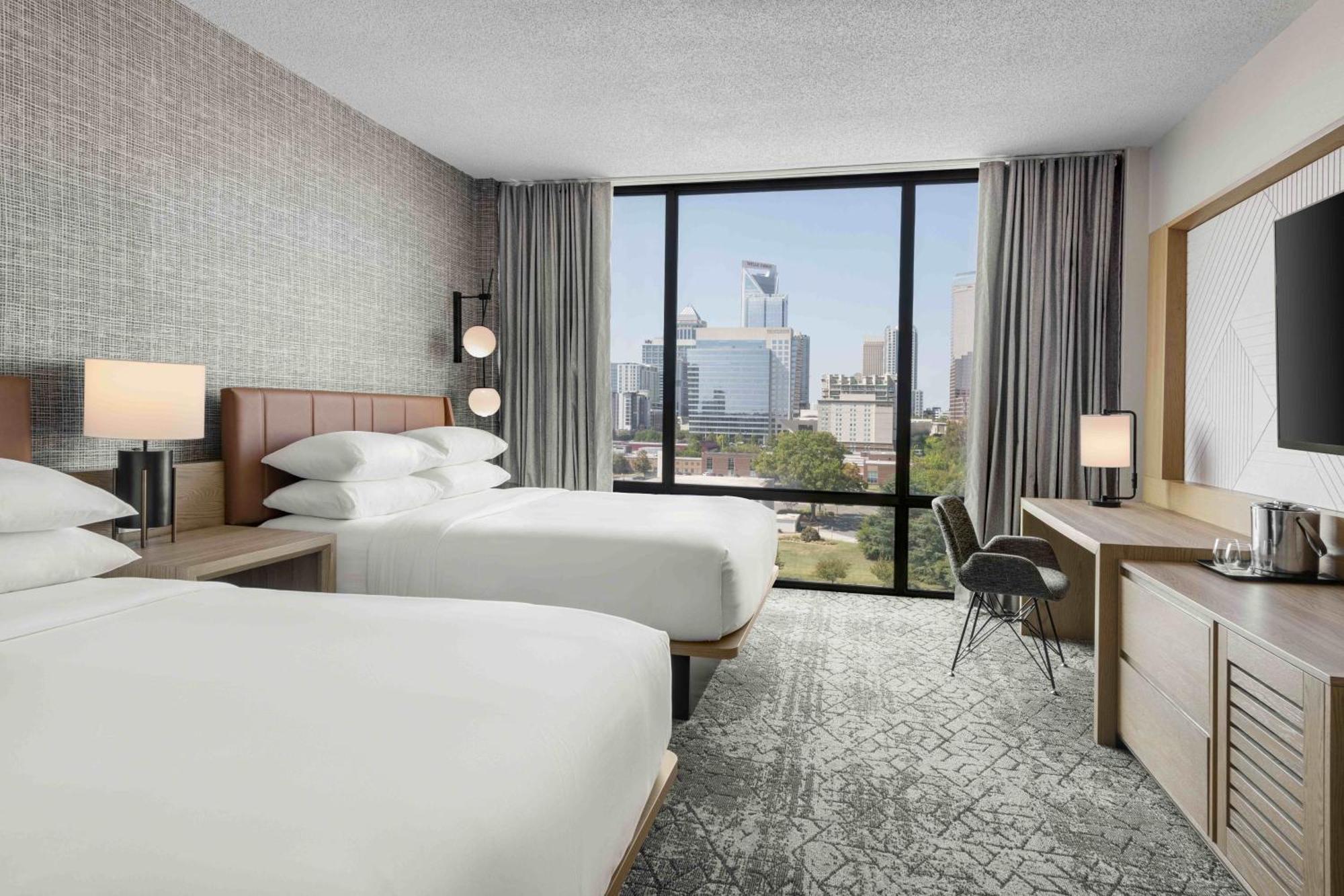 Guest room, 2 Queen, City view