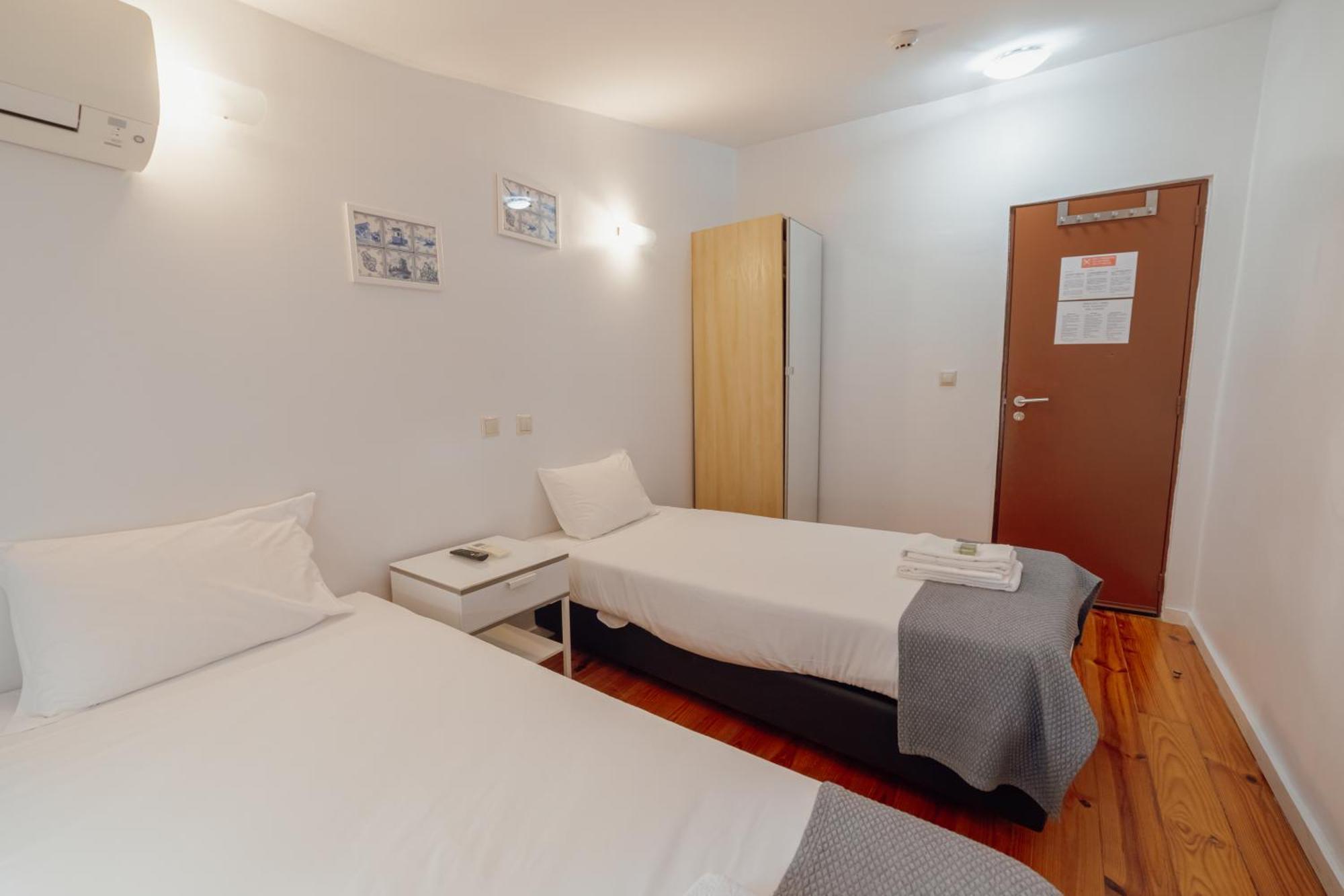 Quarto Twin com Casa de Banho Privada Externa