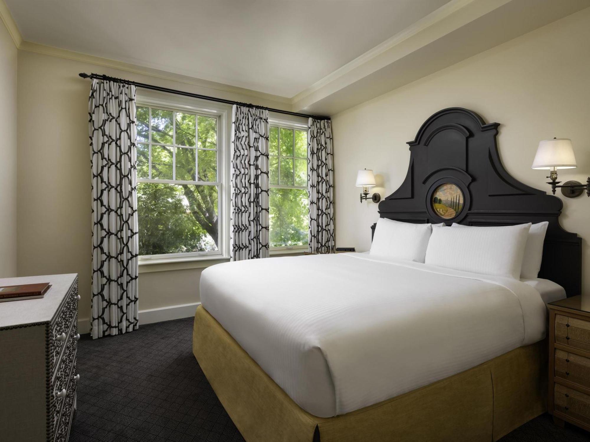 One-Bedroom Fairmont King Suite