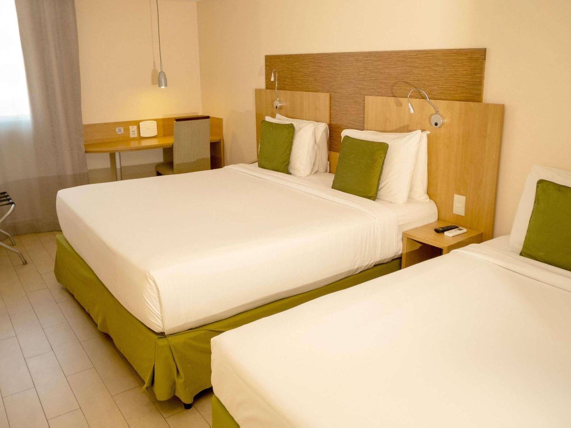 Quarto Standard com 1 Cama de Casal e 1 de Solteiro