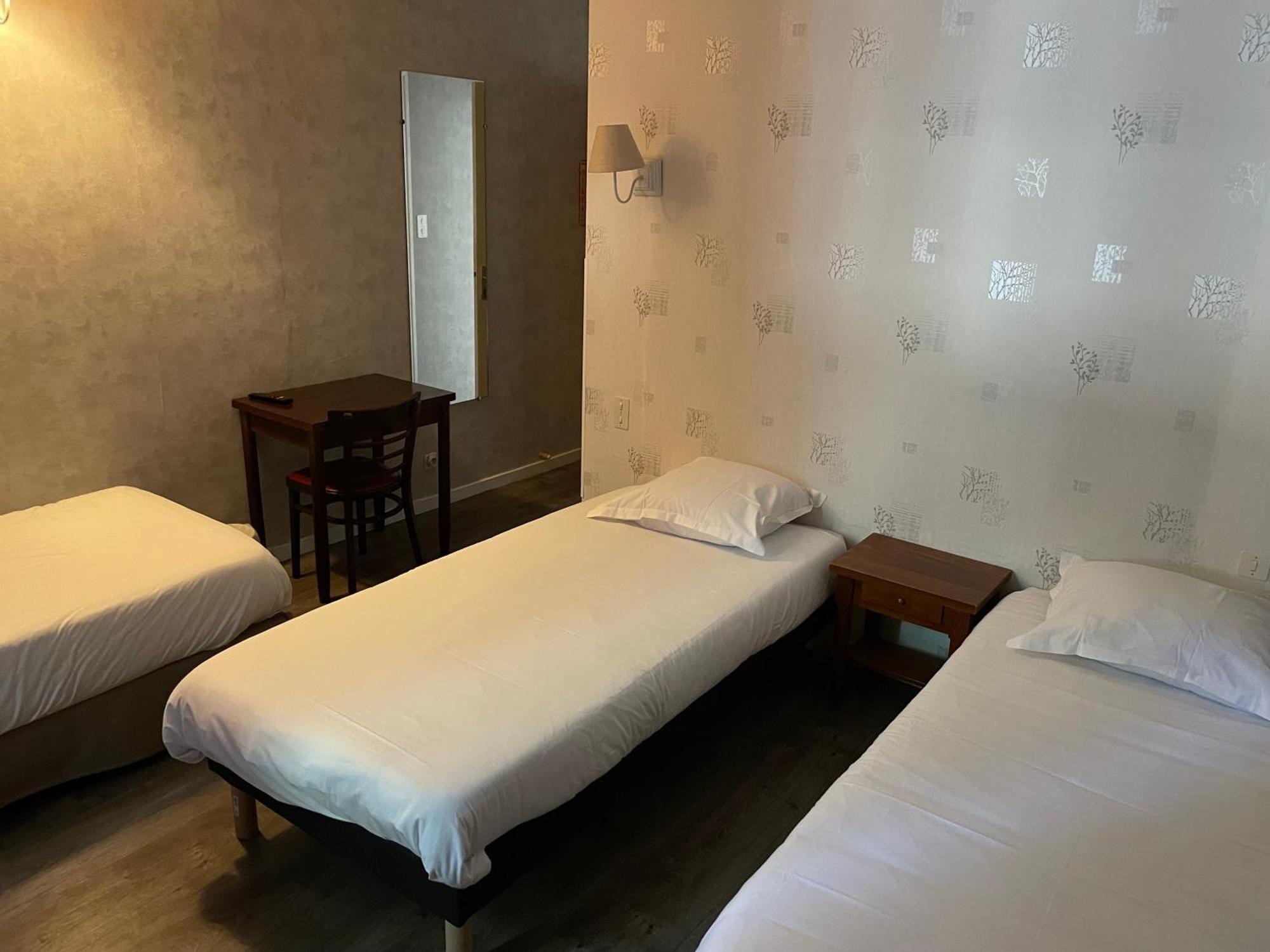 Chambre Triple avec Salle de Bains