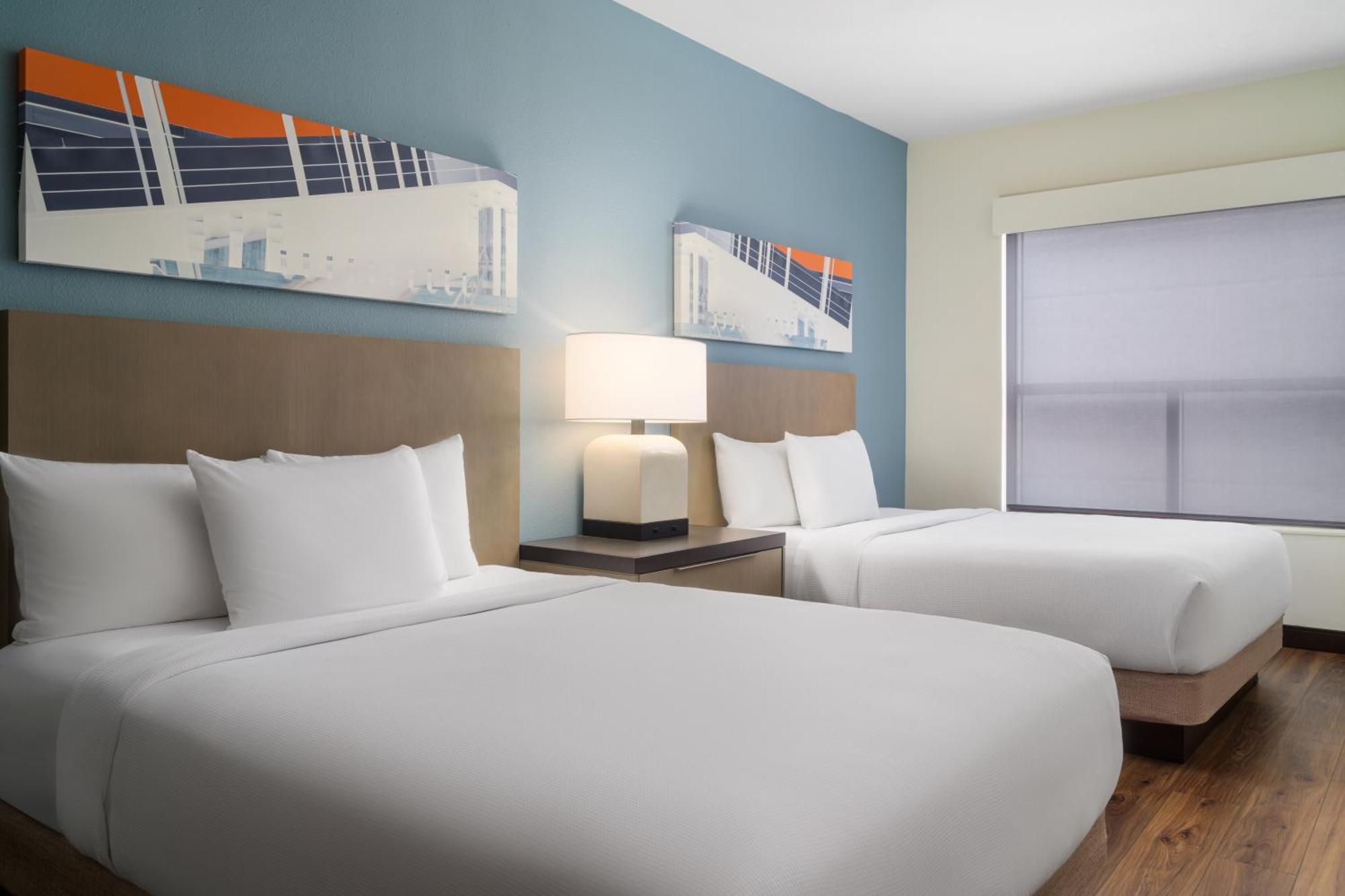 Den Guestroom Two Queen Beds