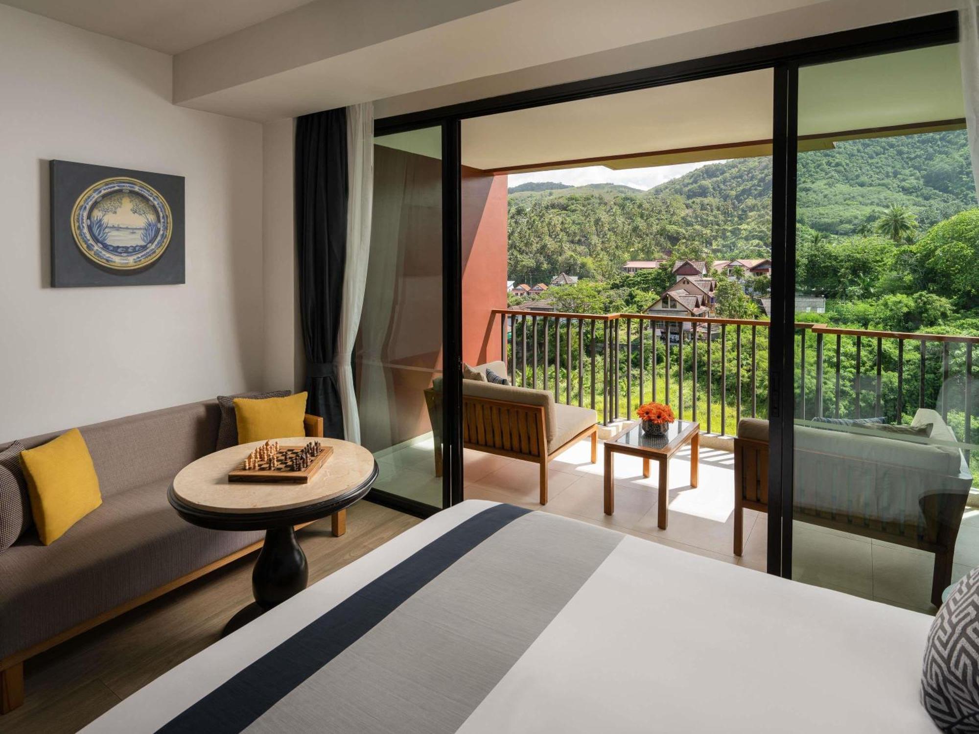 Deluxe Family Room Mountain View 1 King Bed 1 Queen Bed Balcony