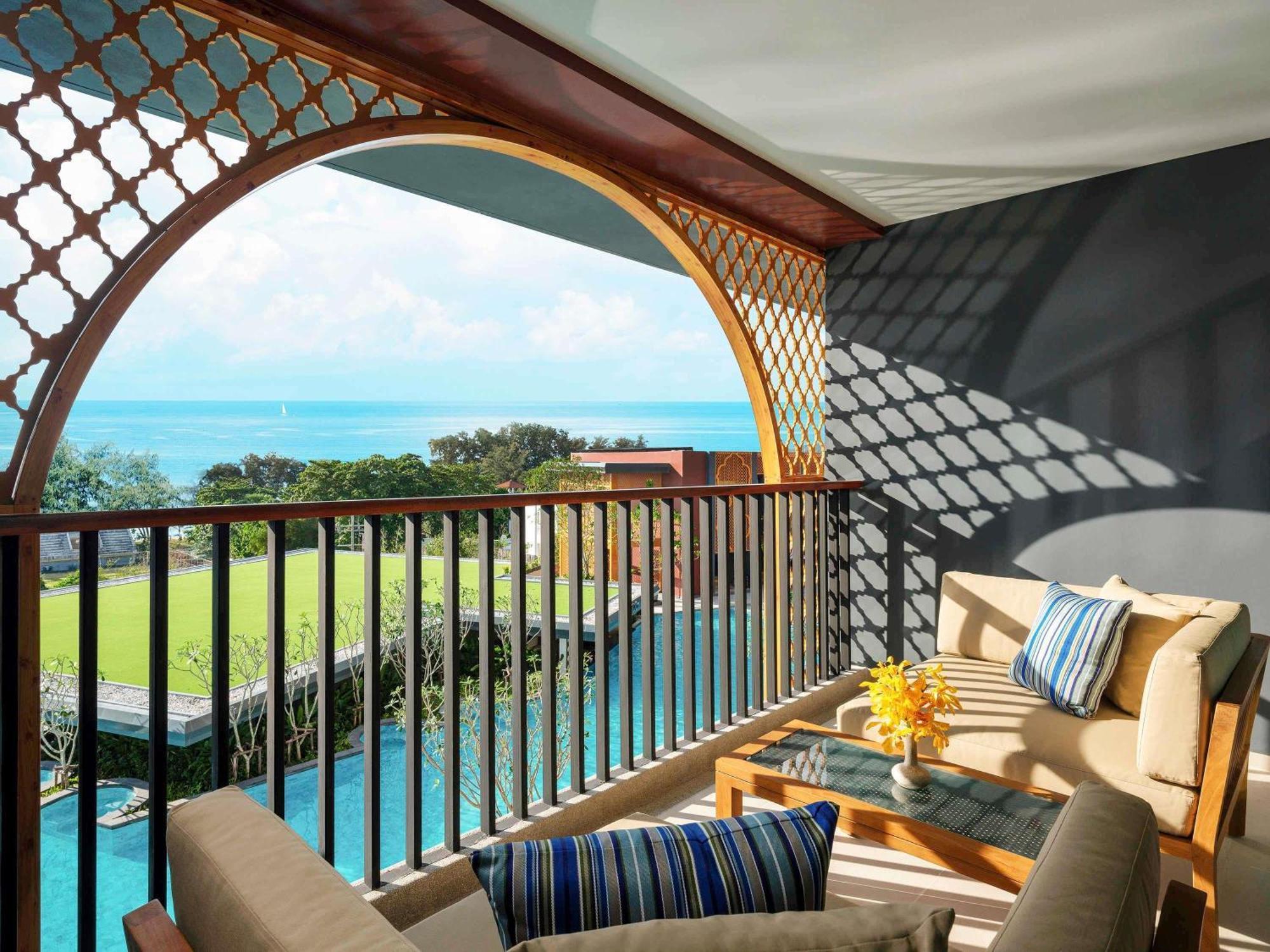 Premier Family Room Sea View 1 King Bed 1 Queen Bed Balcony