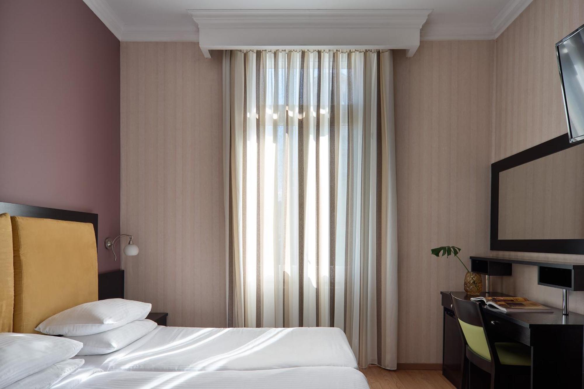 Double Room,1722896995:JPEG
