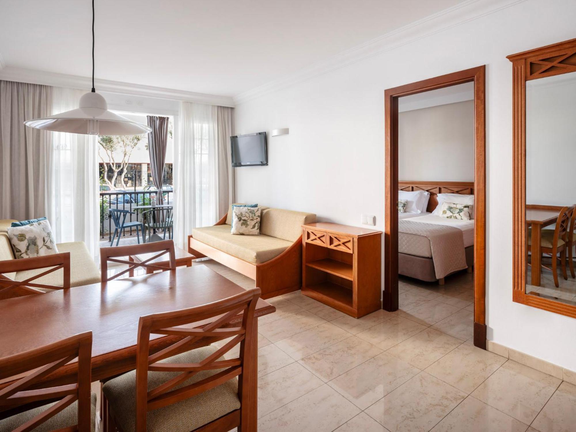 Budget Apartment,1722916084:JPEG