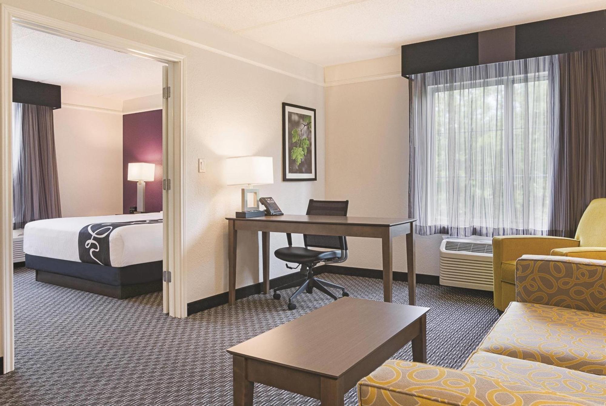 One-Bedroom King Suite Non-Smoking,1722943973:JPEG