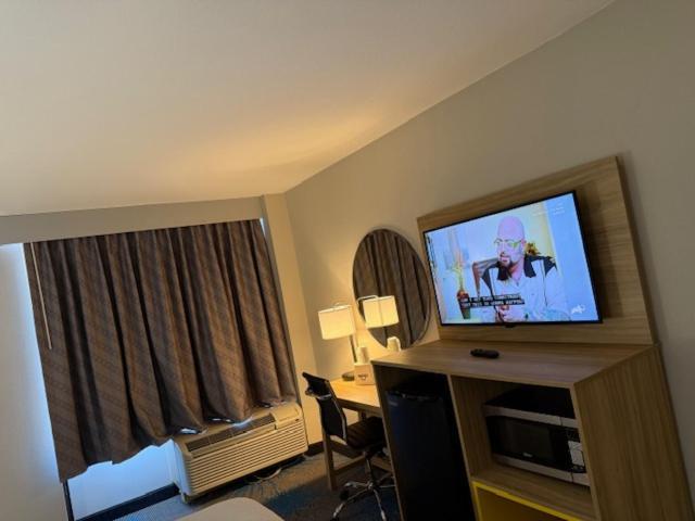 Queen Room - Non-Smoking