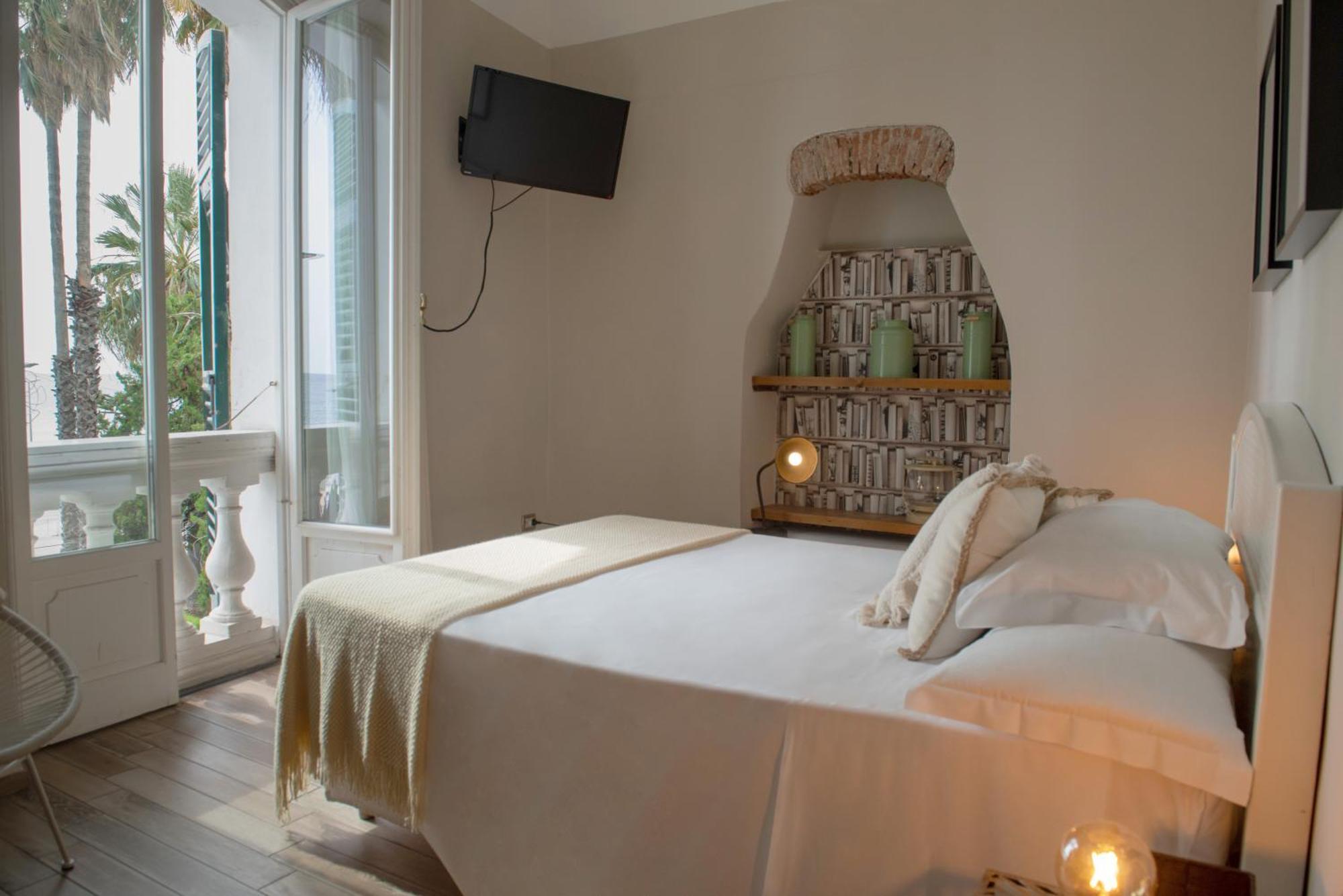 Deluxe Double Room with Balcony and Sea View,1722992917:JPEG
