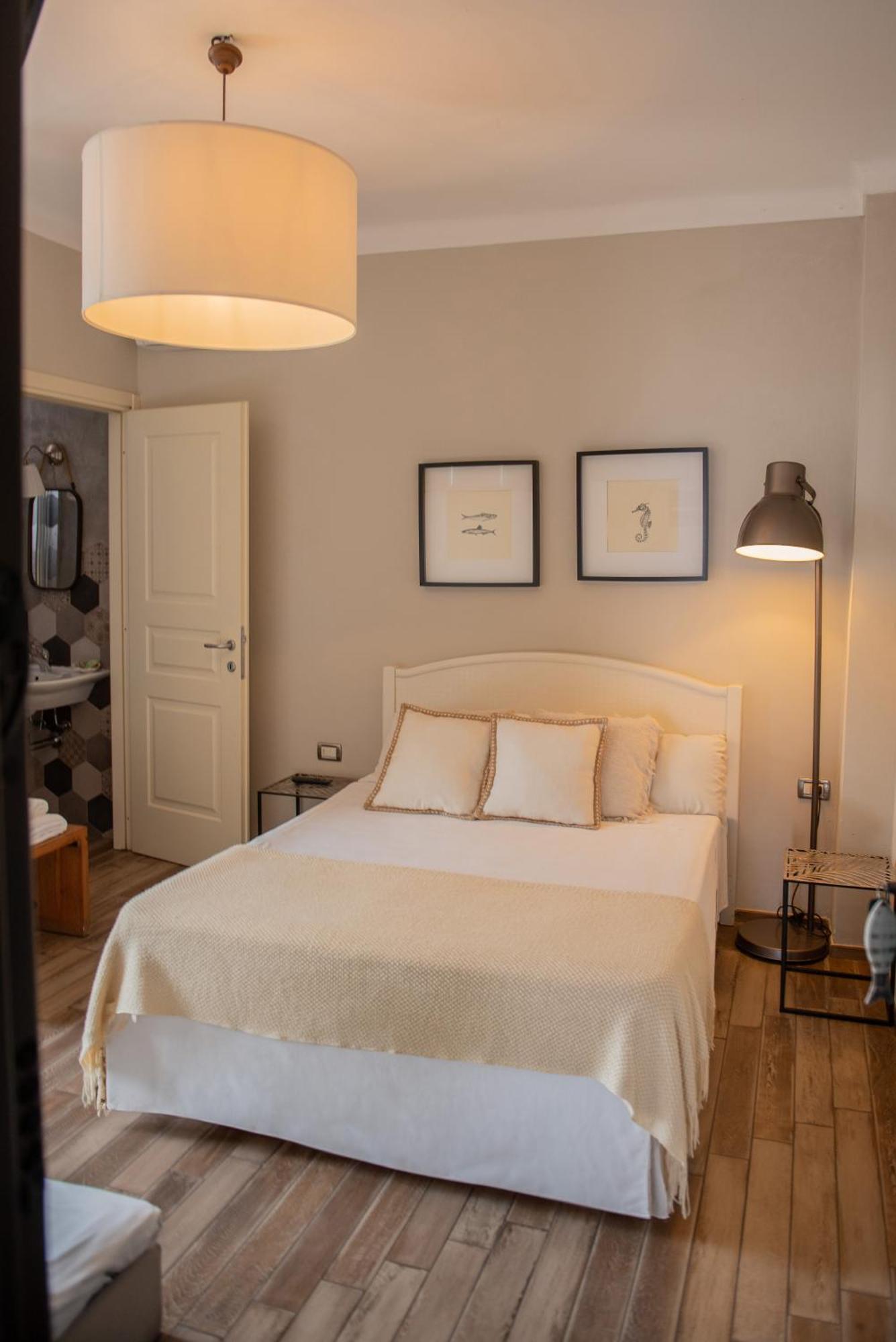 Deluxe Double Room with Balcony and Sea View,1722992944:JPEG