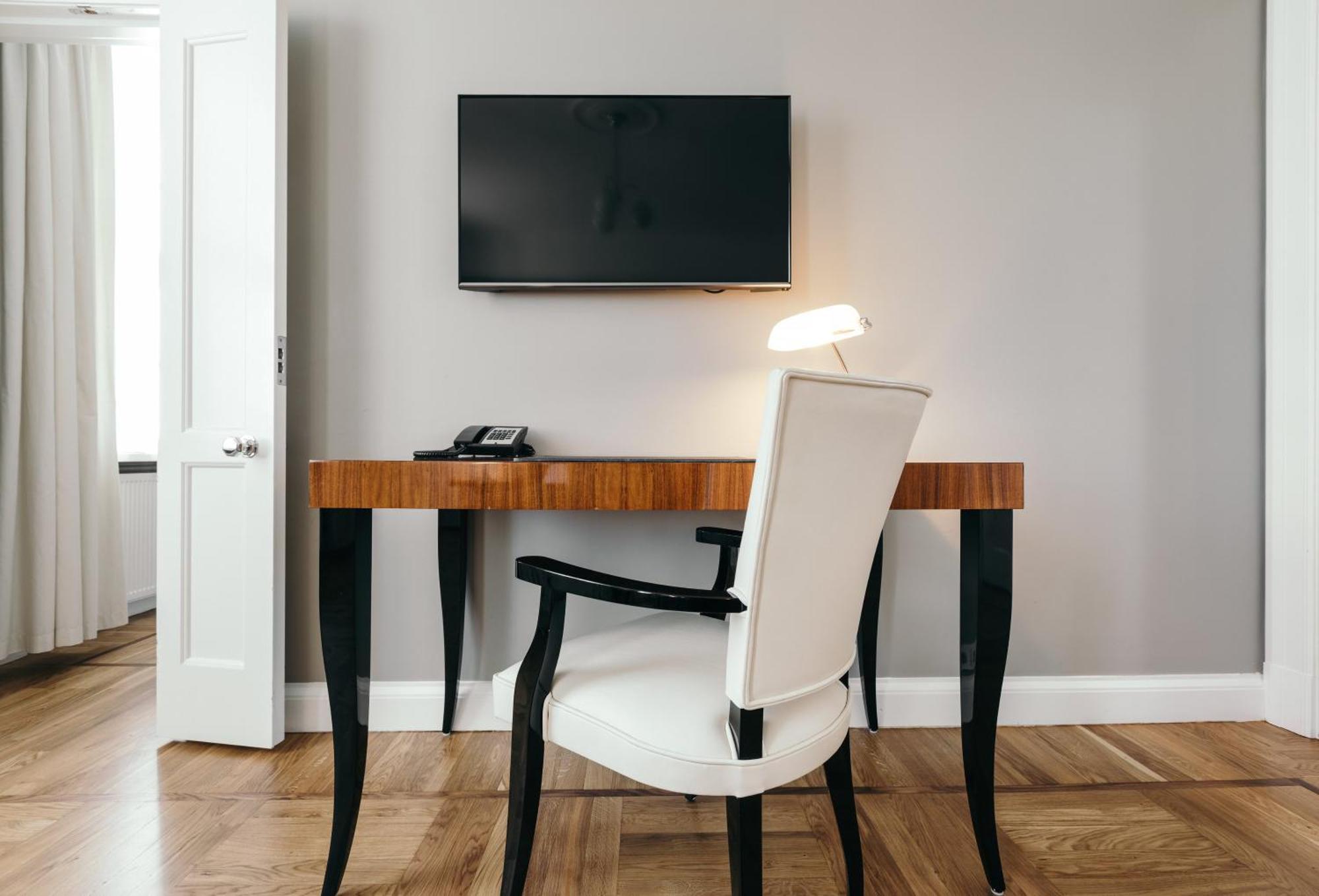 Suite,1729982818:JPEG