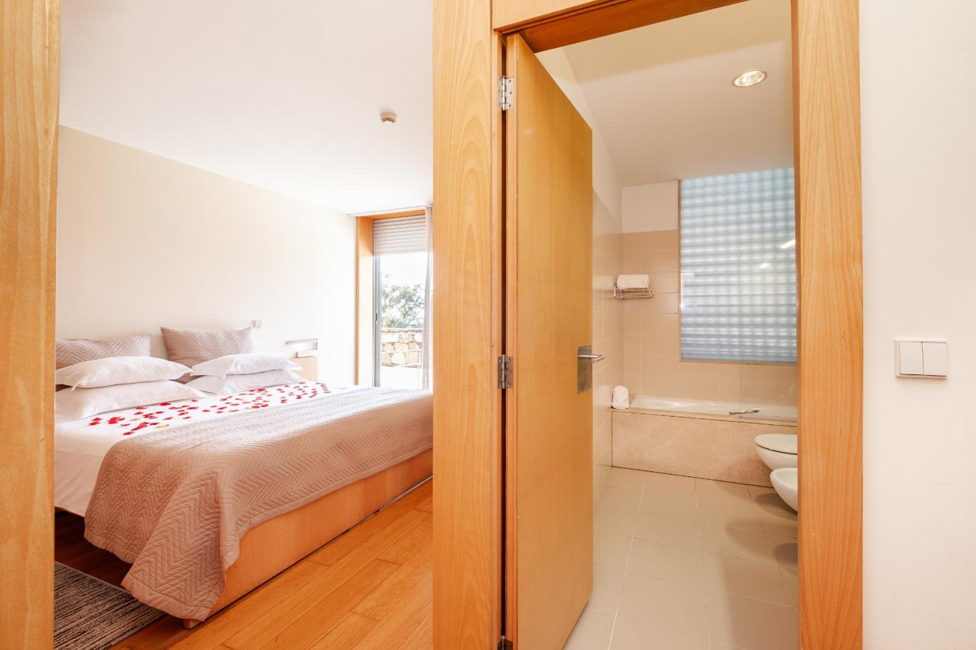 Double or Twin Room Romantic,1729985749:JPEG