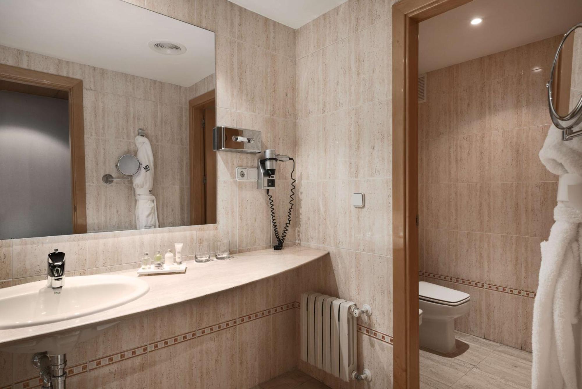 Superior Double or Twin Room with Extra Bed,1729990857:JPEG