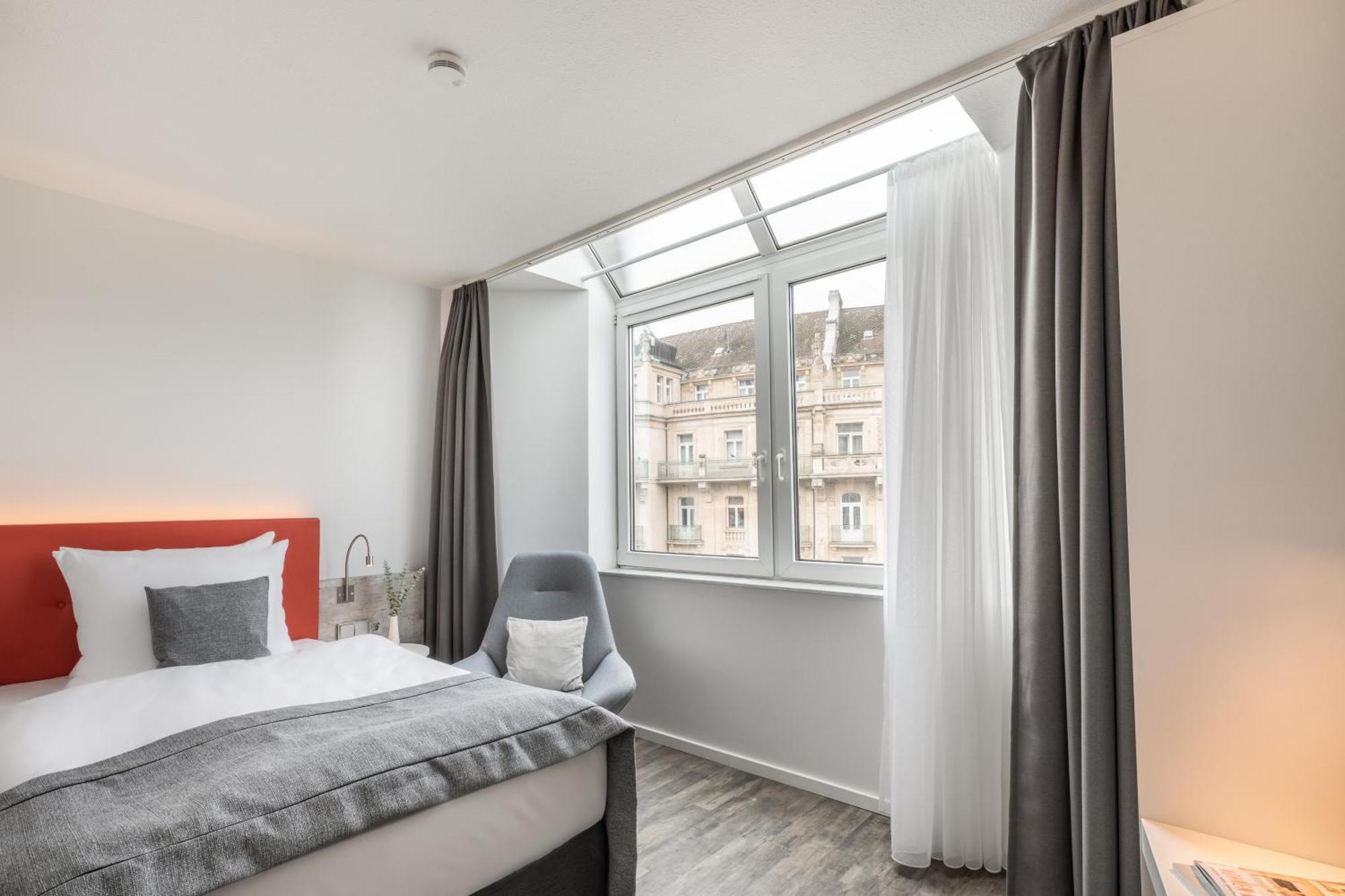 Standard Queen Room