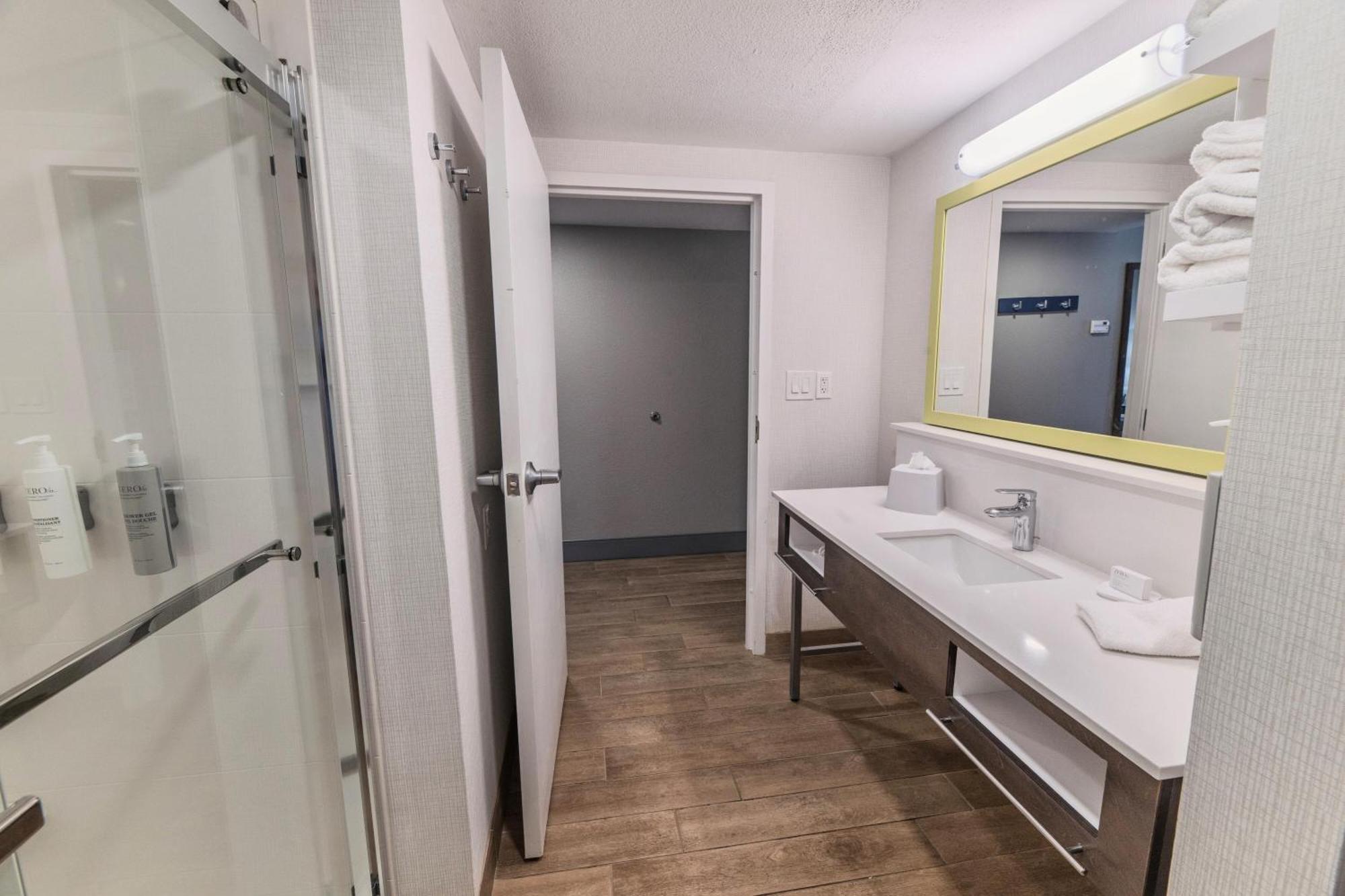 King Studio Suite with Sofa Bed - Non-Smoking