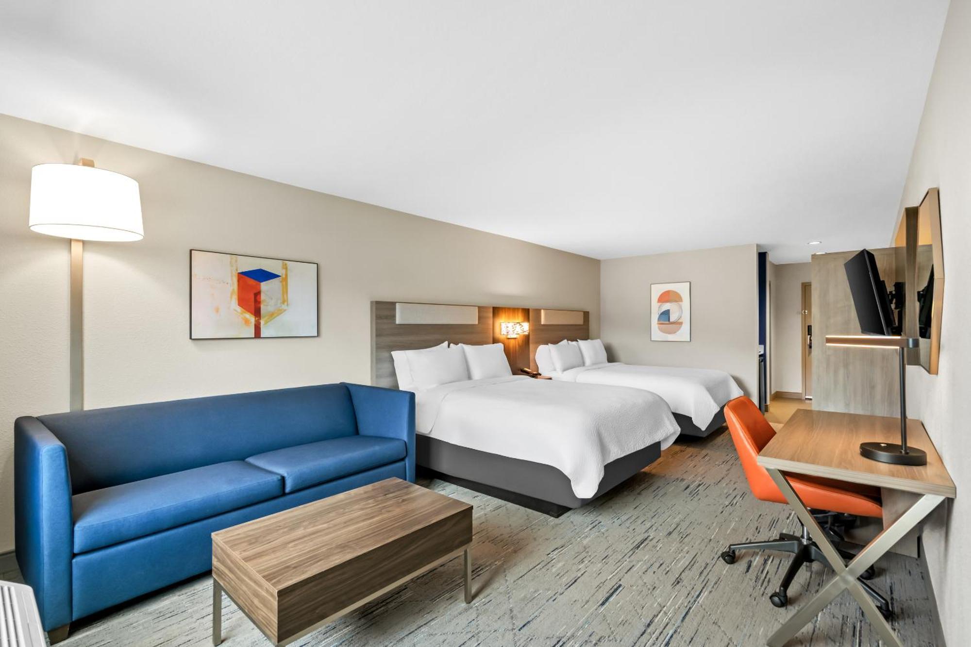 Queen Suite with Two Queen Beds