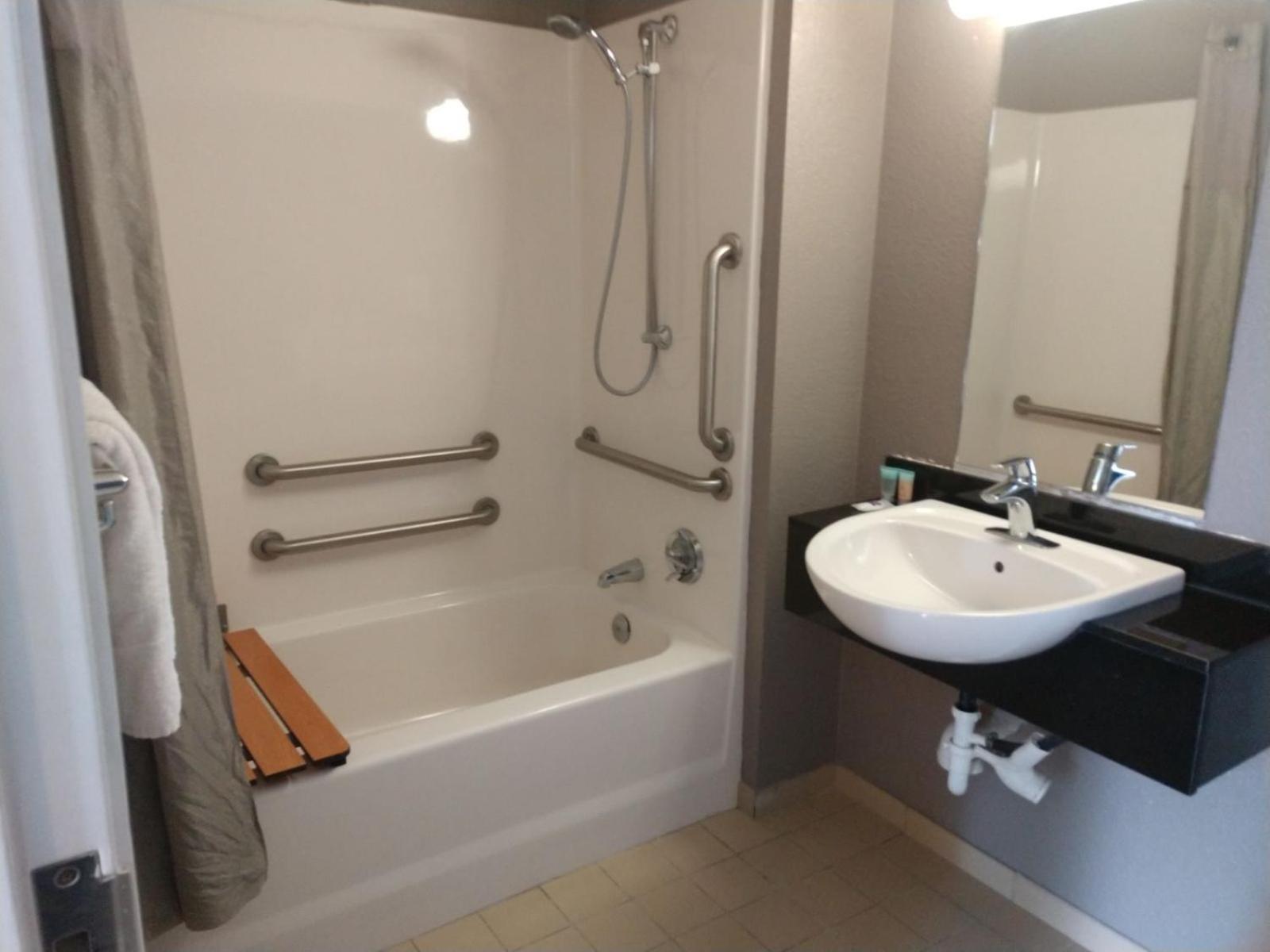 1 King Bed | Mobility Accessible RI Shower Nsmk