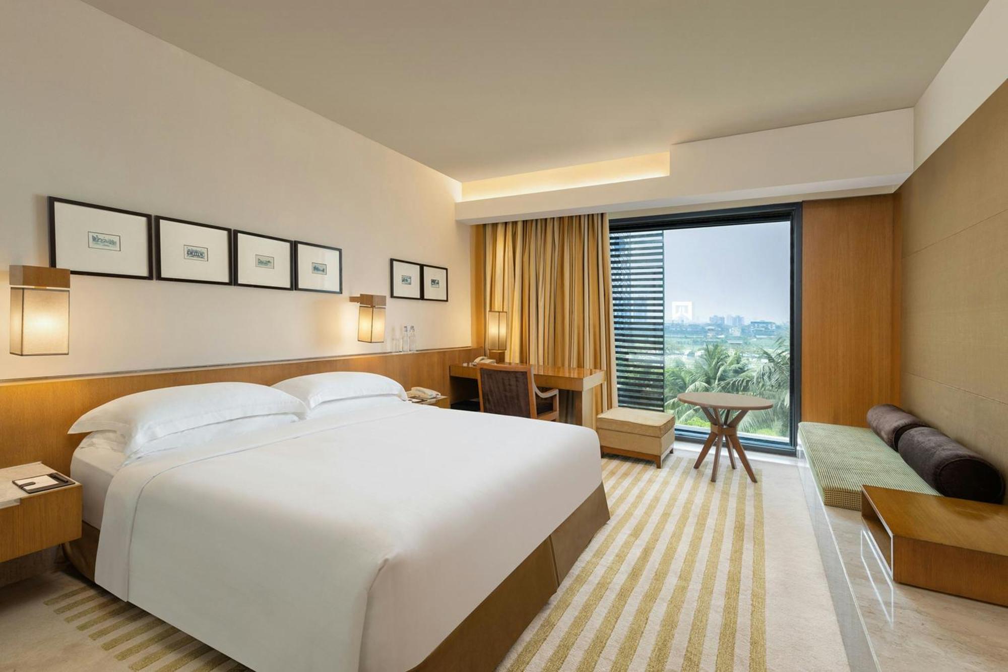 Room with King Bed or Queen Bed
