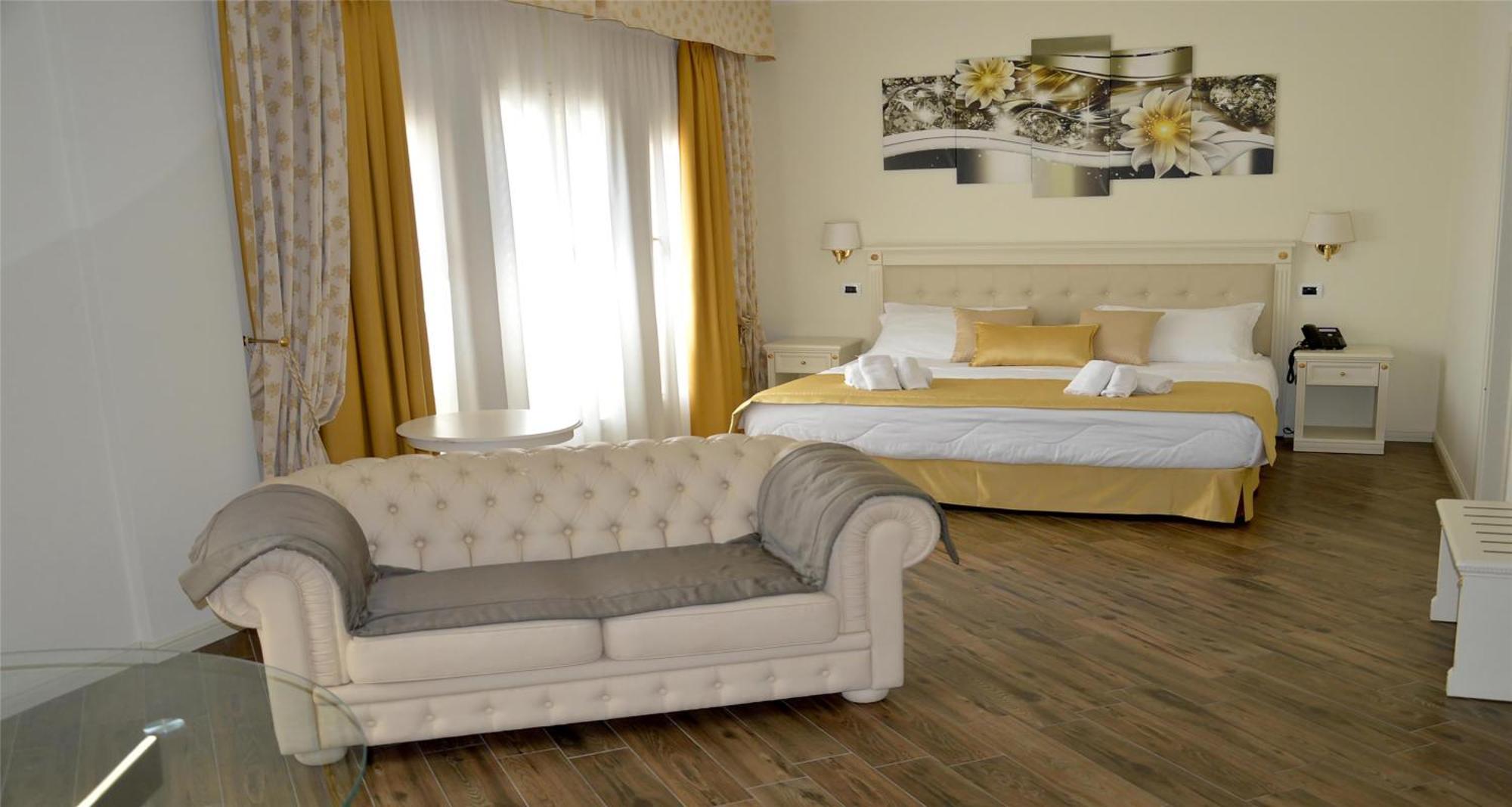 Junior Queen Suite with Balcony and Hot Tub - Non-Smoking