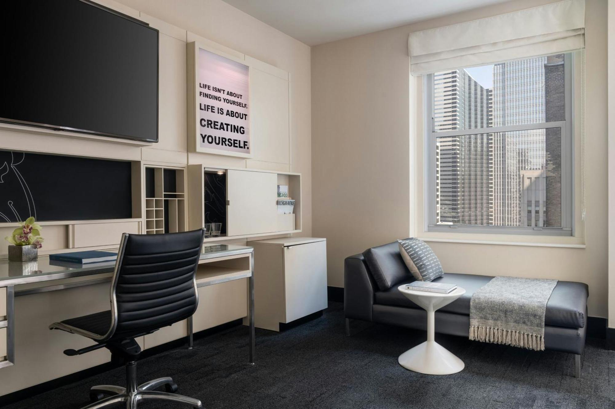 Premium Queen Room with Roll-in Shower - Mobility/Hearing Accessible,1739375281:JPEG