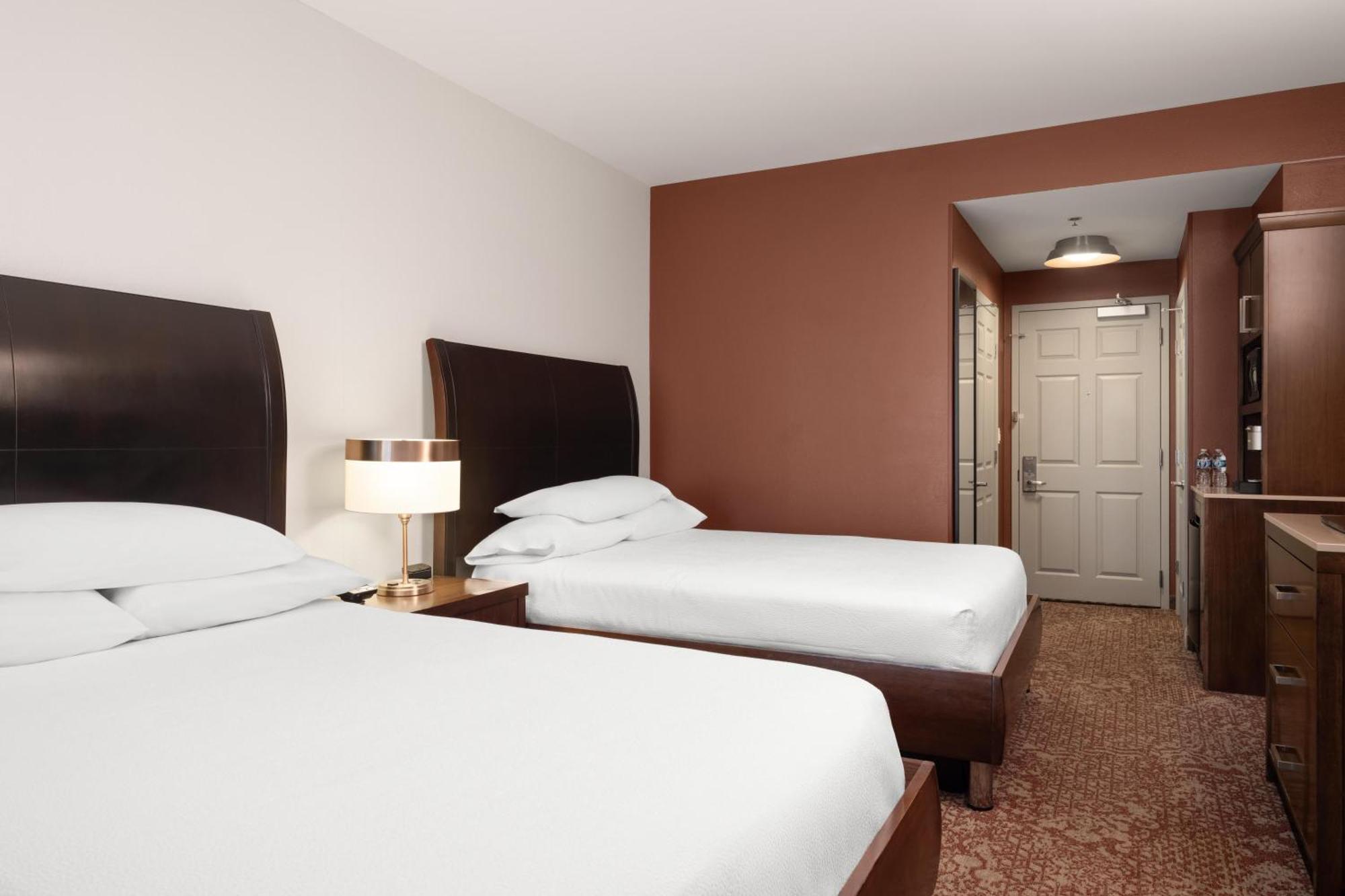 Queen Room Two Queen Beds City View,1739387348:JPEG