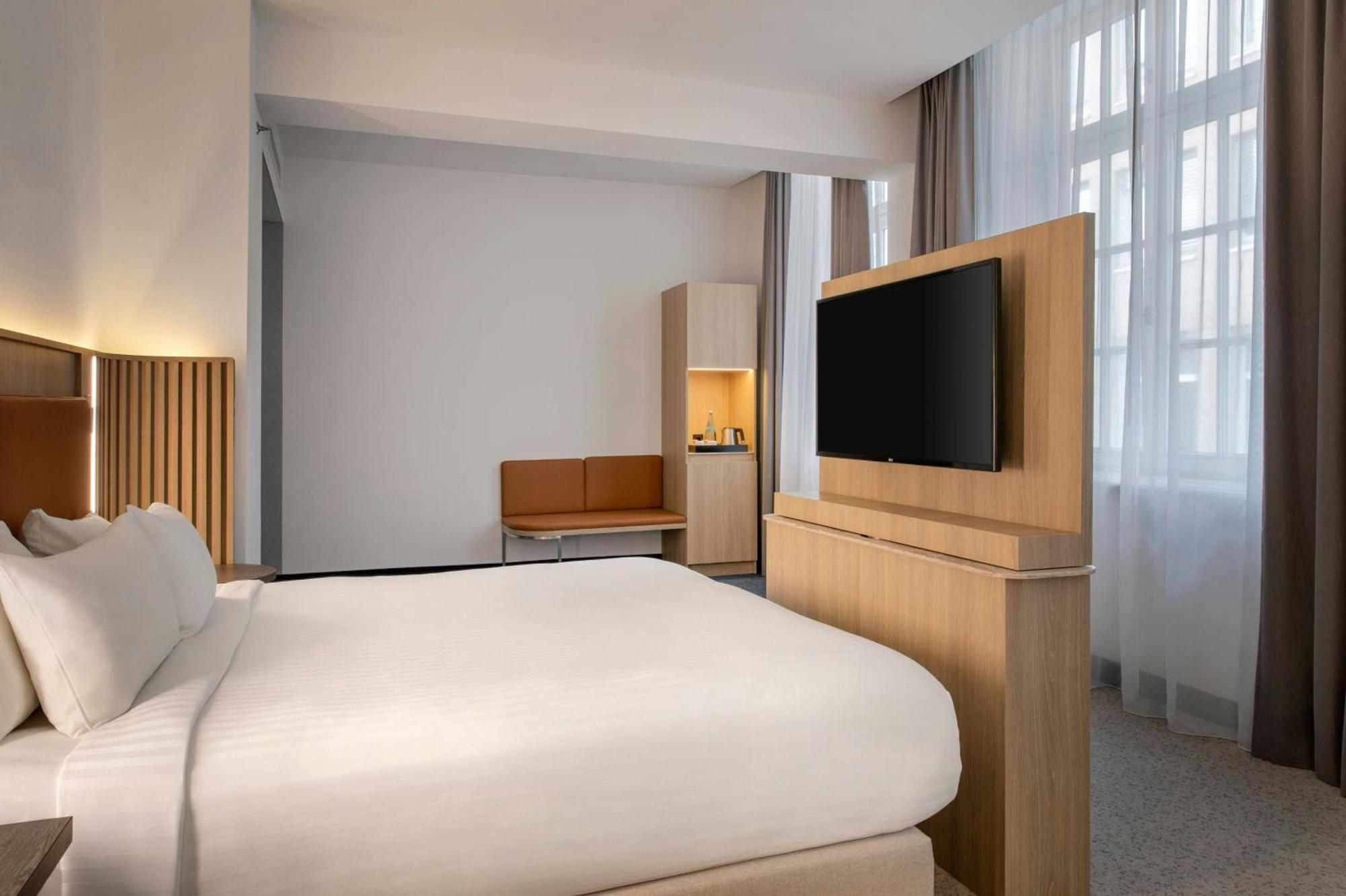 Business Room, Guest room, 1 King, Conference Building,1739395909:JPEG