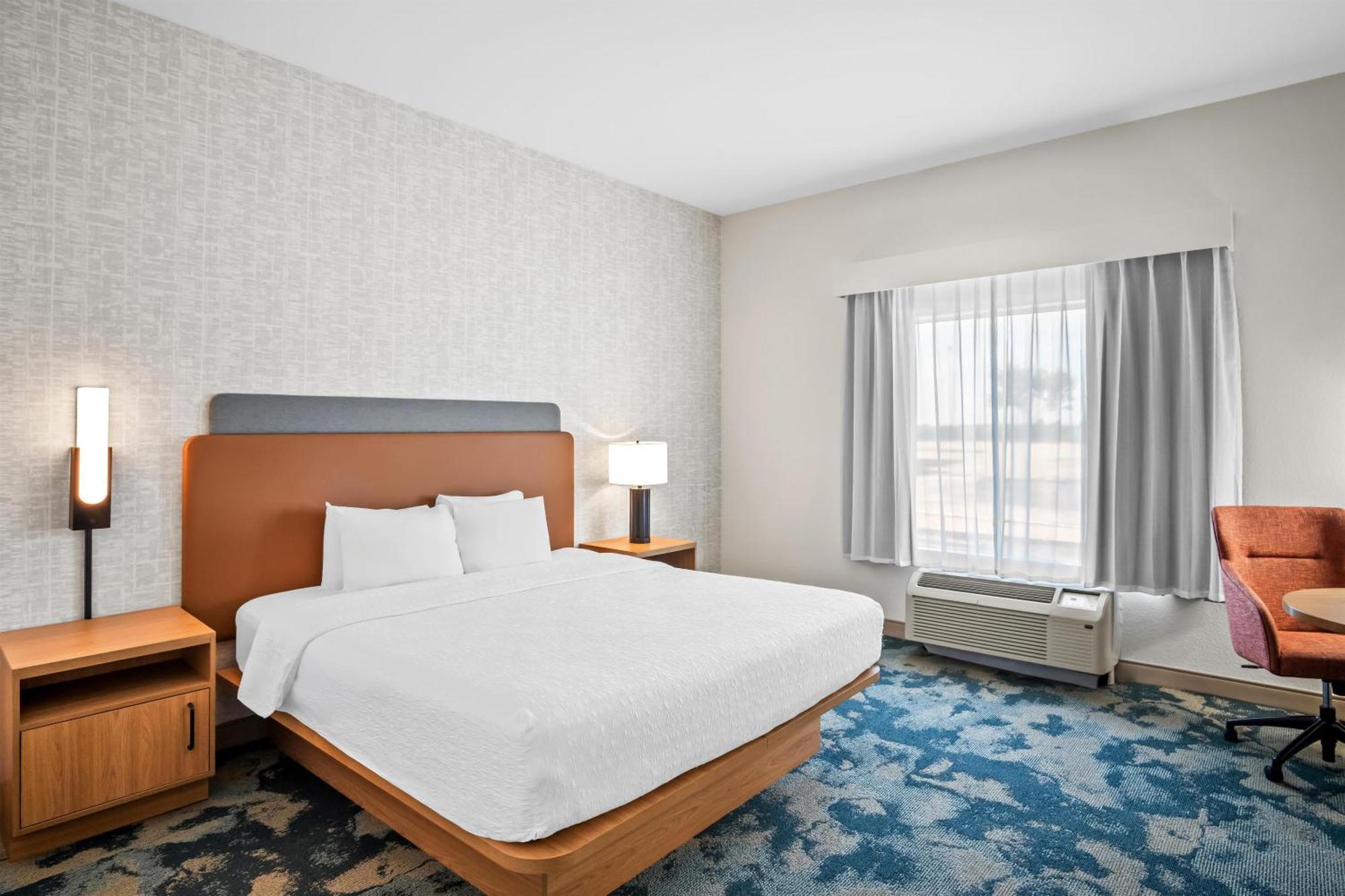 King Room with King Bed - Non-Smoking