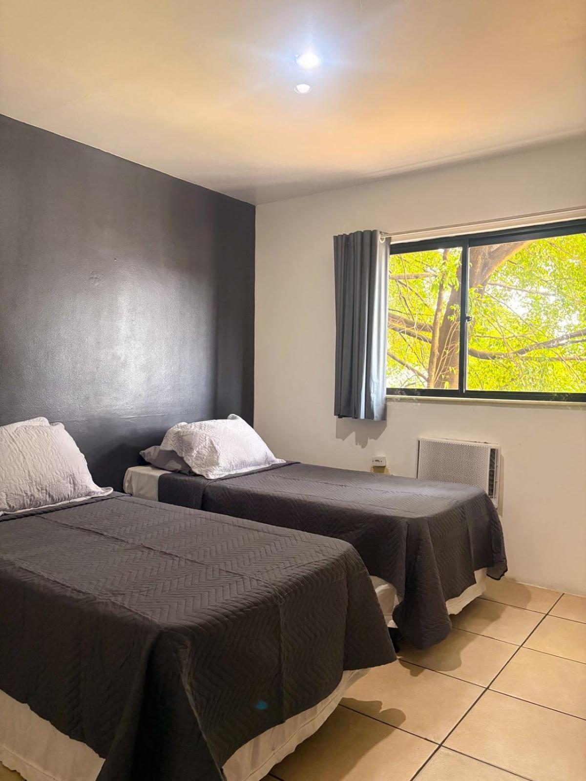 Quarto com 2 Camas de Solteiro