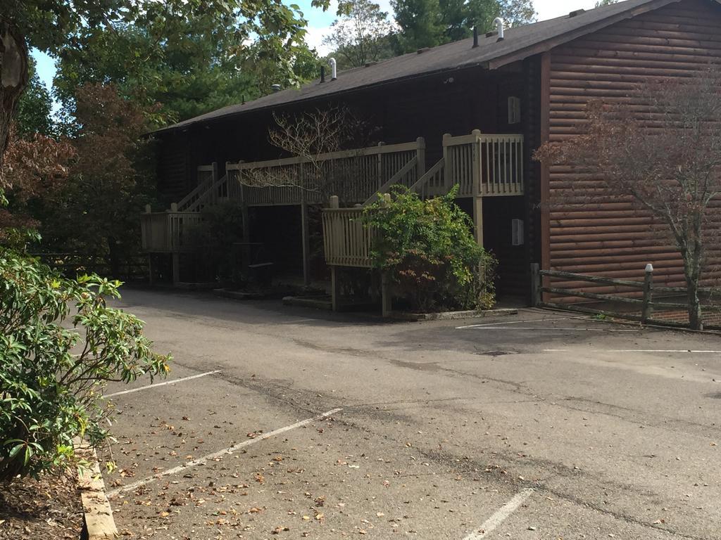 King Room Log Motel
