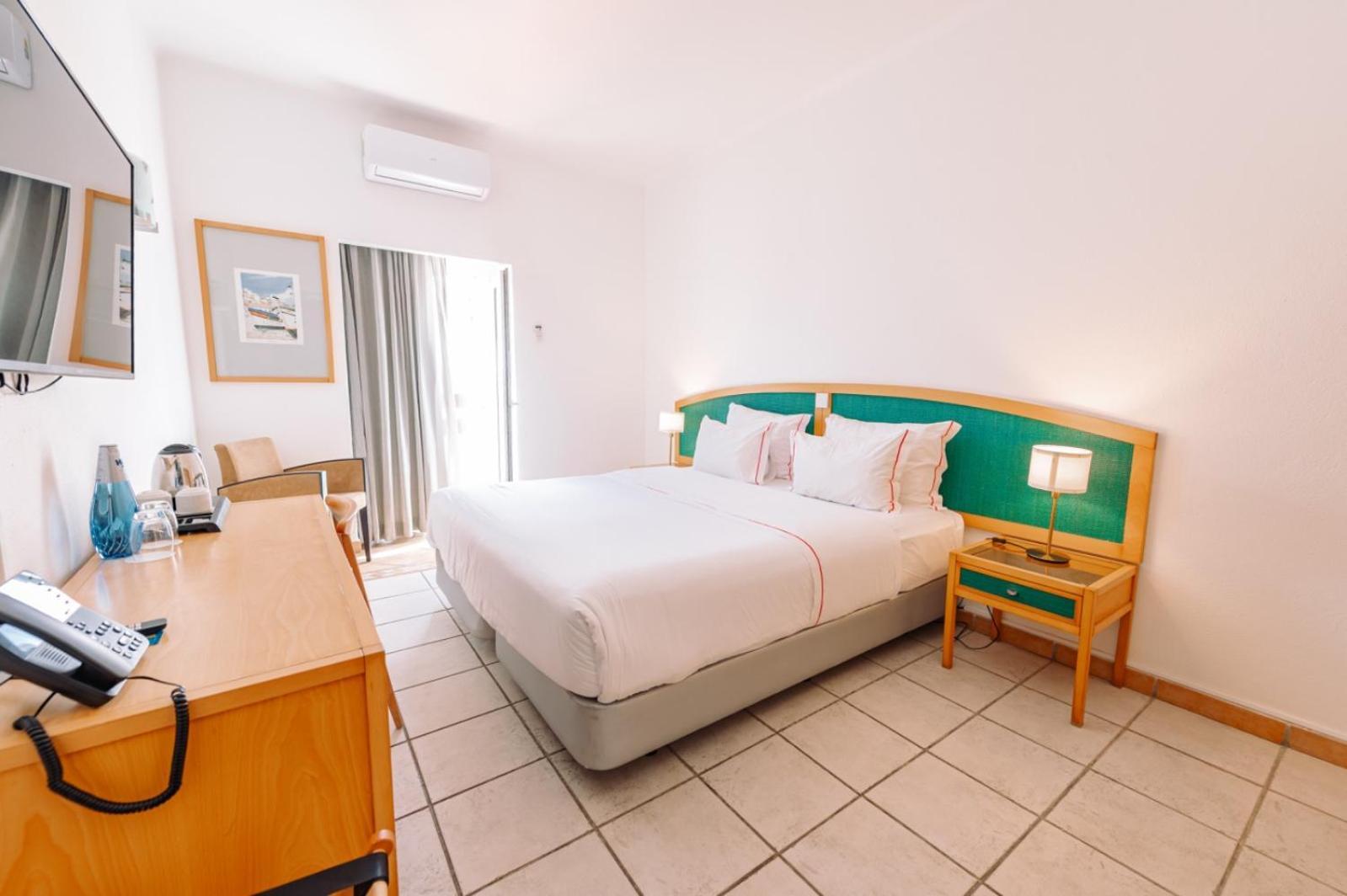 Twin Room,1742566856:JPEG