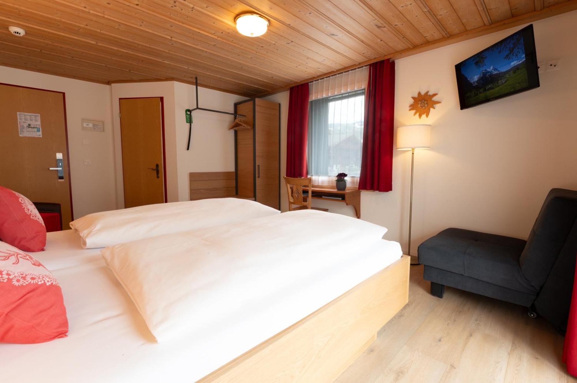Driepersoonskamer met Uitzicht op de Bergen