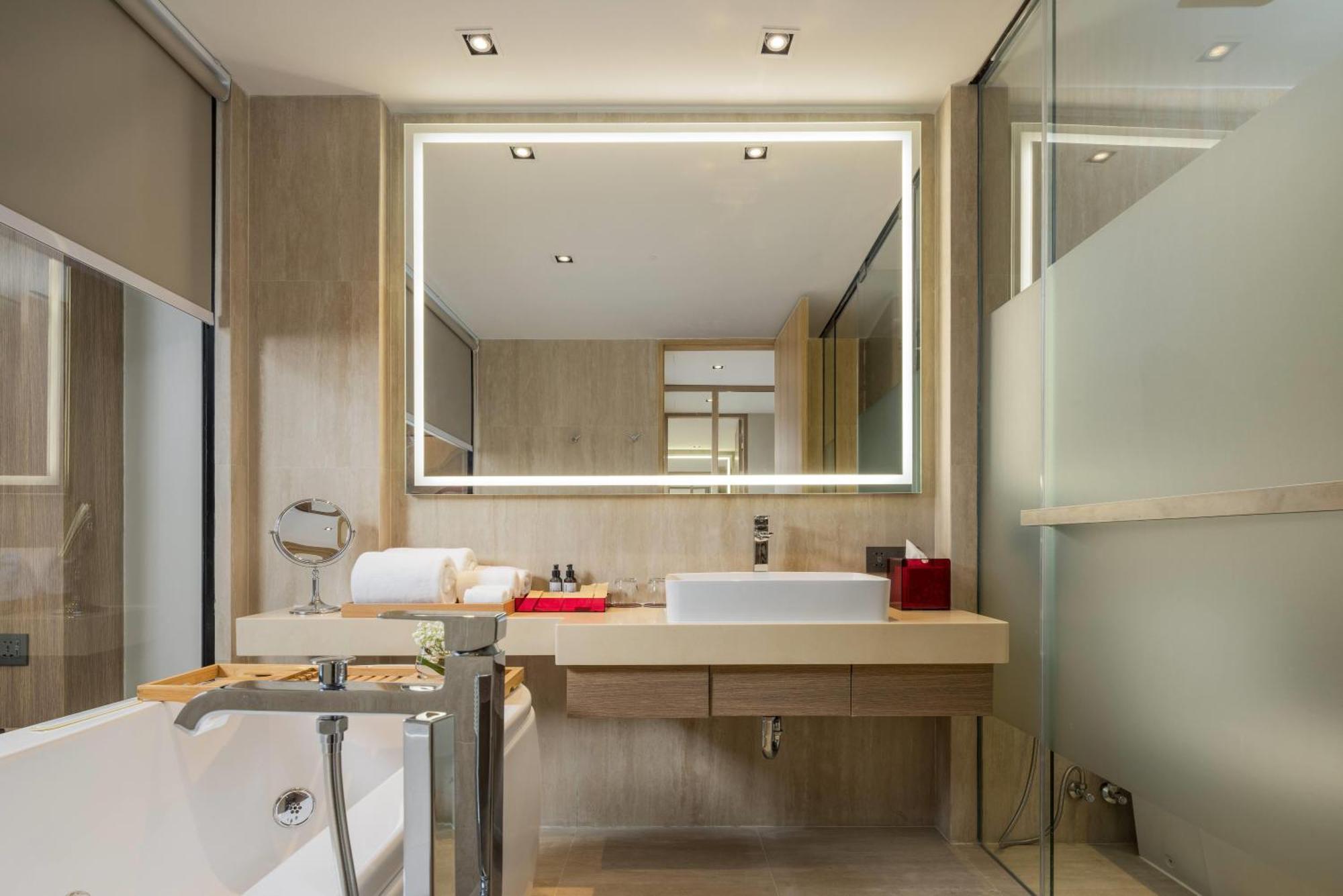 Deluxe Queen Room Two Queen Beds Jet Tub