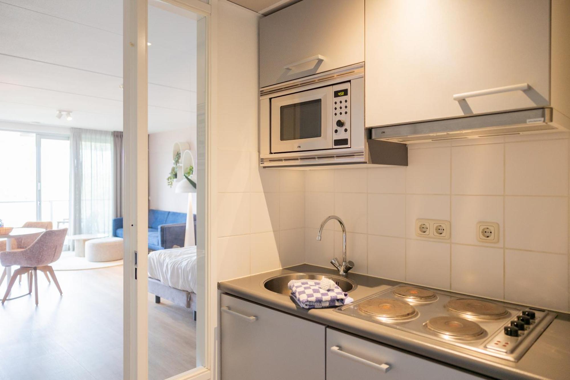 Studio (2 Adults),1742604403:JPEG