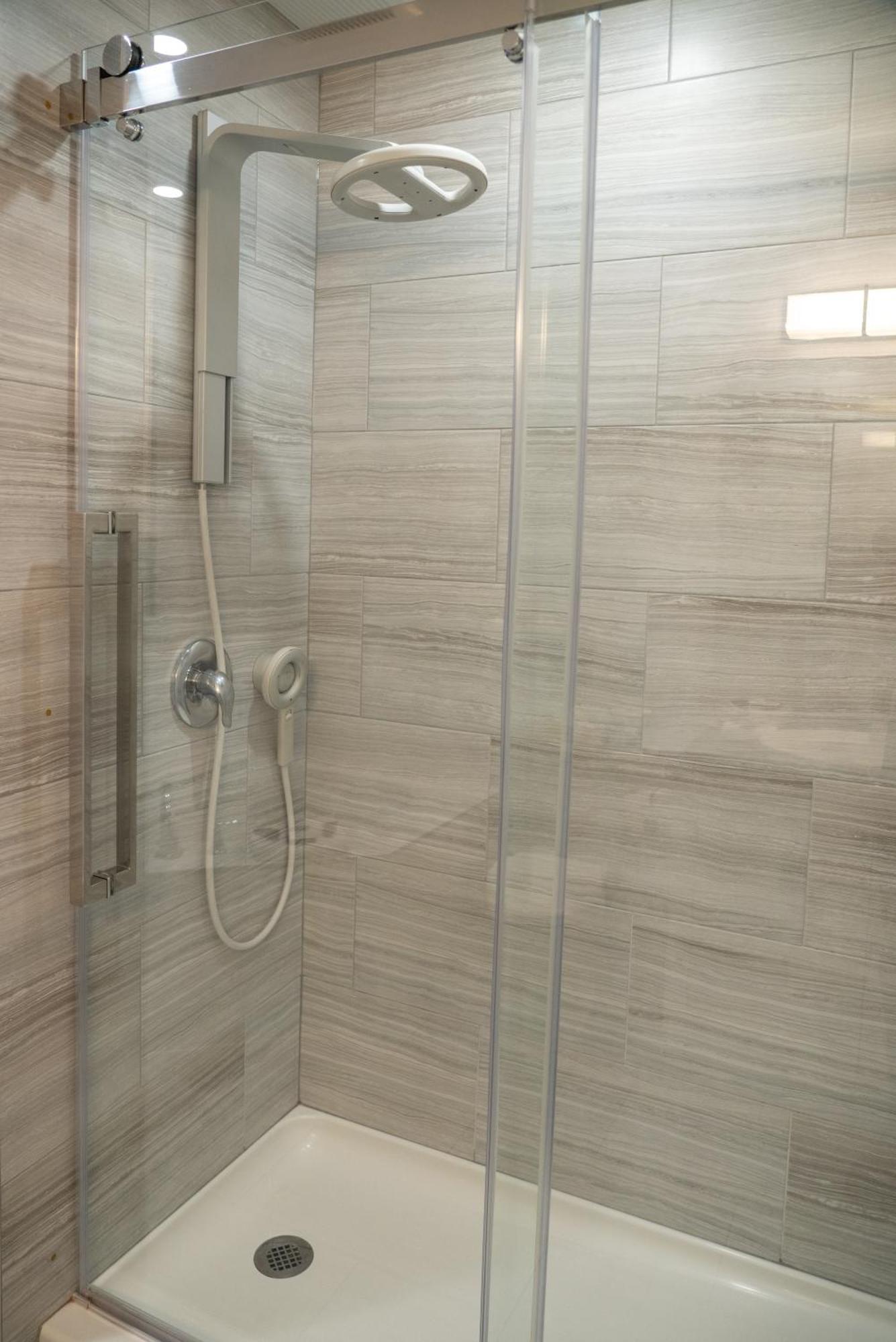 Superior King Suite With Jetted Tub,1742625282:JPEG