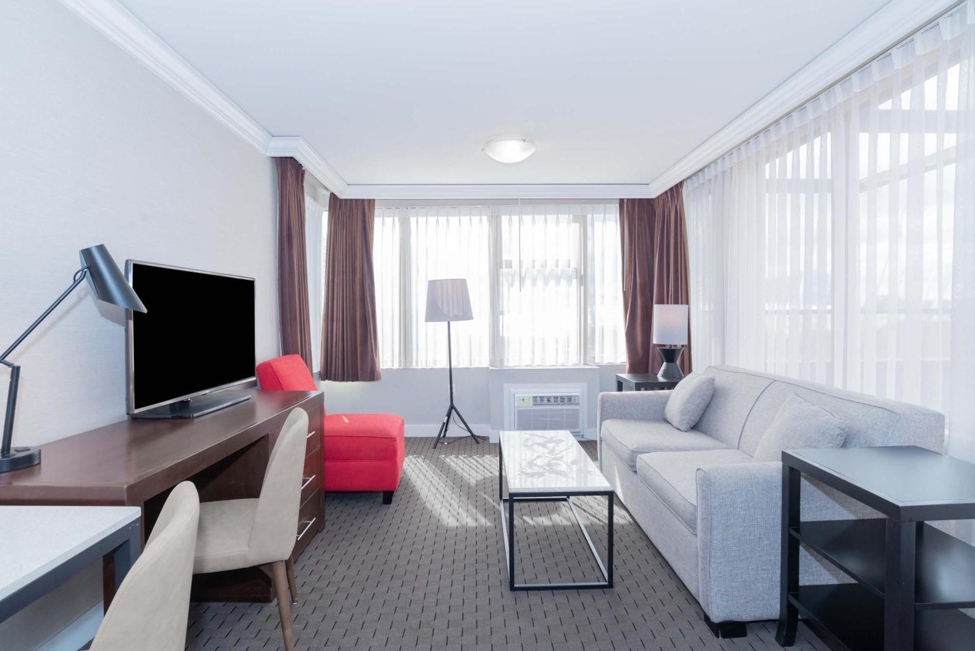 Standard Suite, 1 King Bed, Kitchenette, South Tower