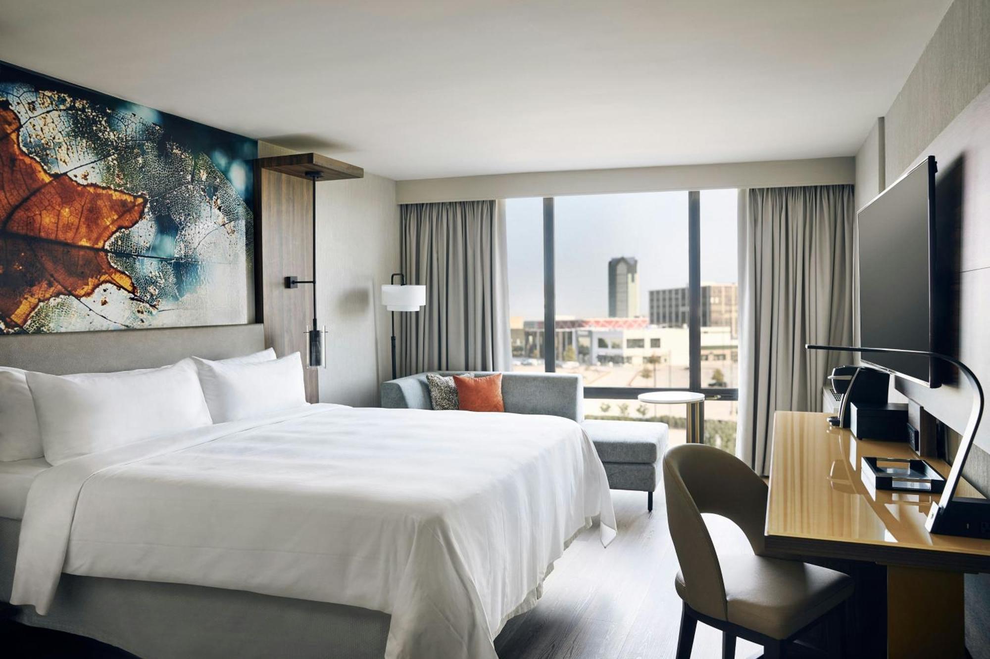 King Room with Roll-In Shower - Mobility and Hearing Accessible
