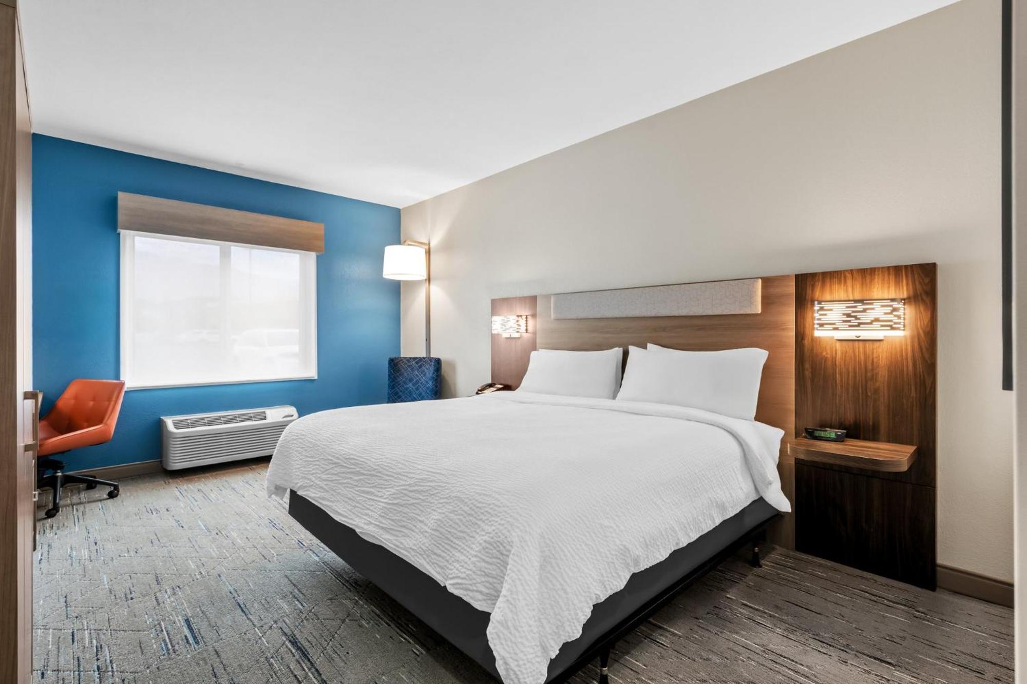 Standard King Room - Communications Accessible