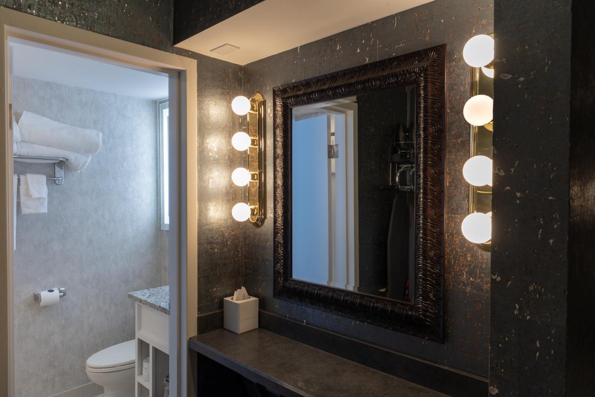 Luxury Queen Room