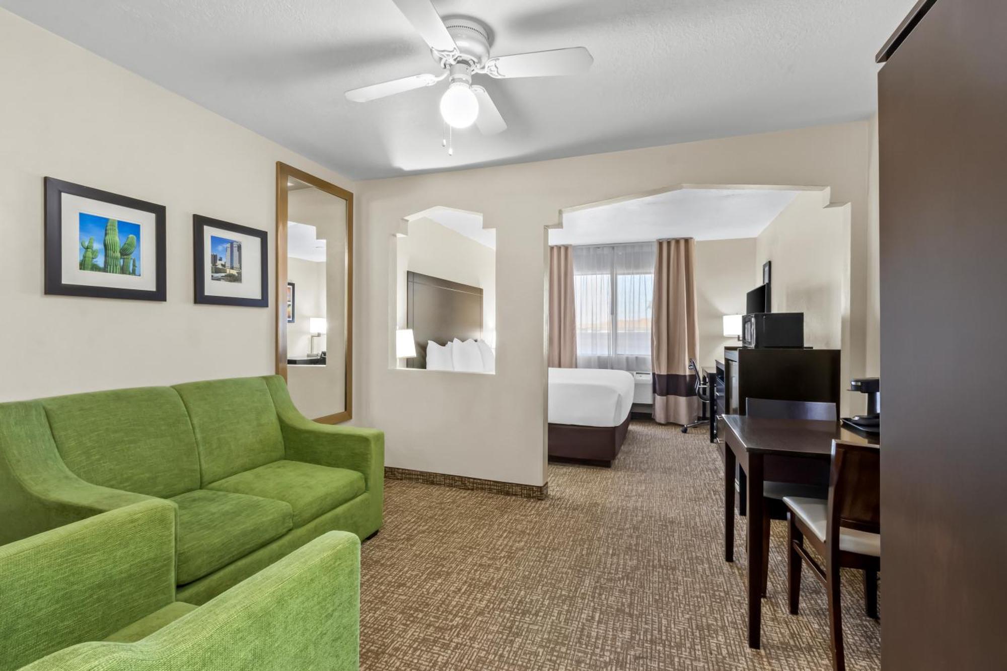 Deluxe King Suite with Sitting Area - Non-Smoking