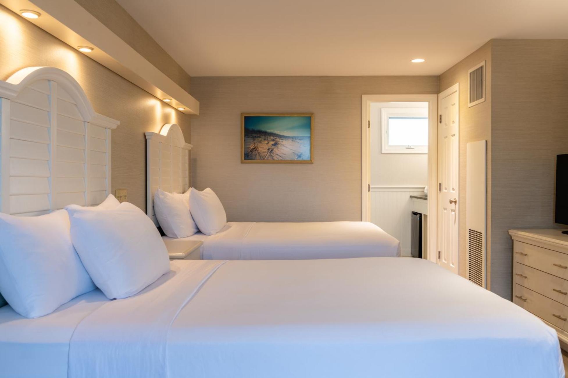 Queen Room with Two Queen Beds with Partial Ocean View - 2nd Floor