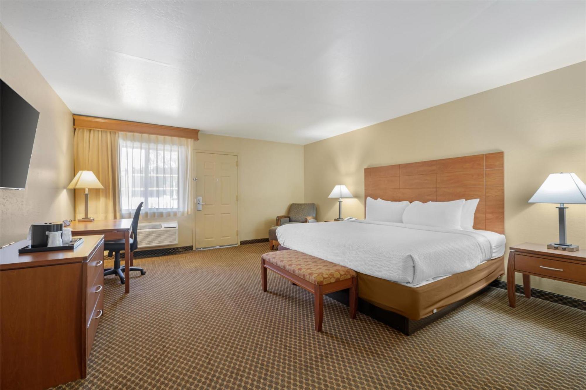 King Suite - Non-Smoking - Adults Only - No Pets