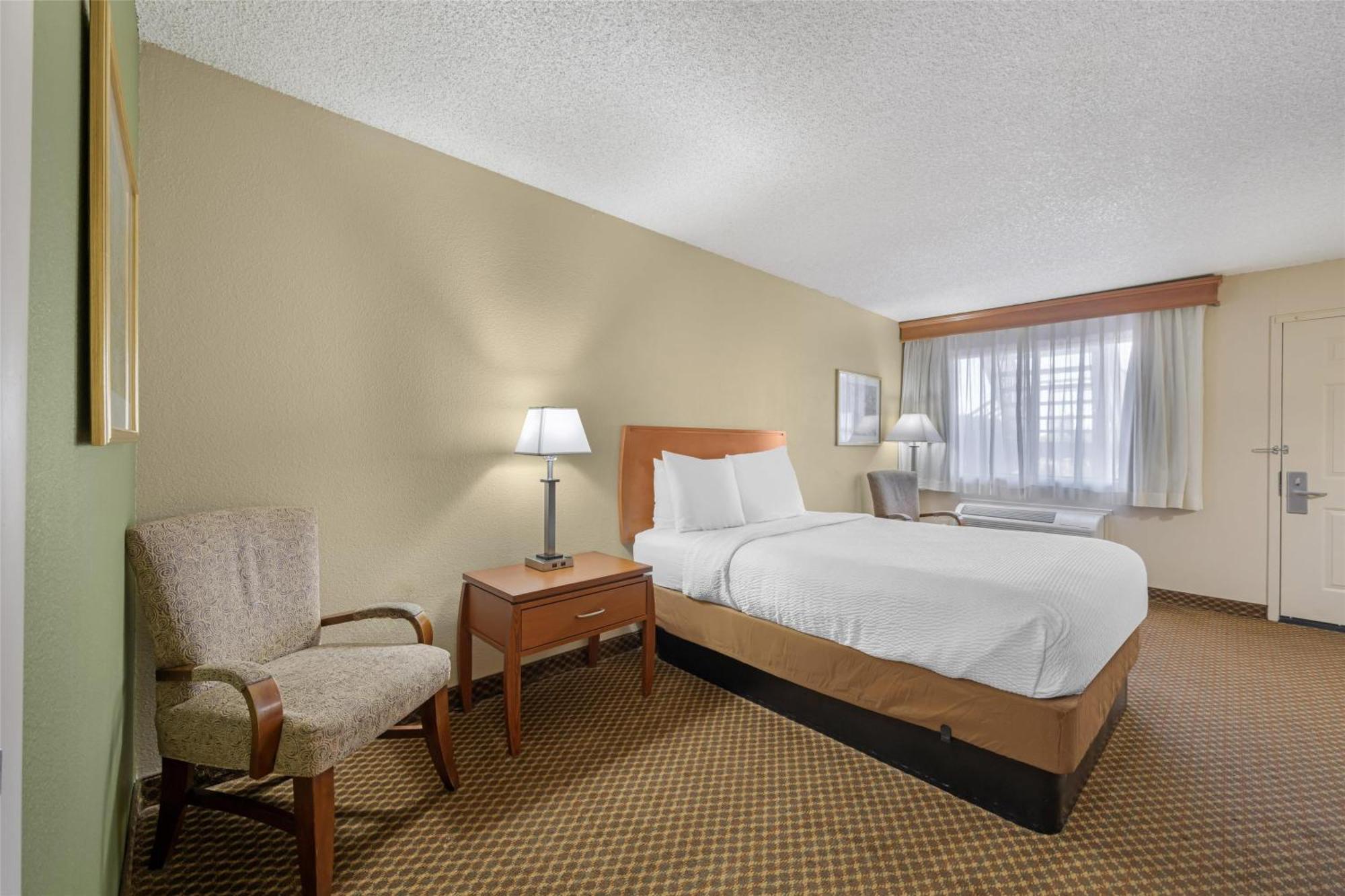 King Room - Upper Floor - Non-Smoking - No Pets