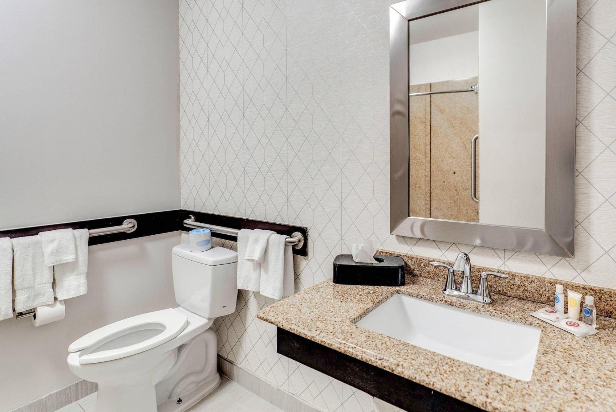 King Suite - Disability Access/Non-Smoking