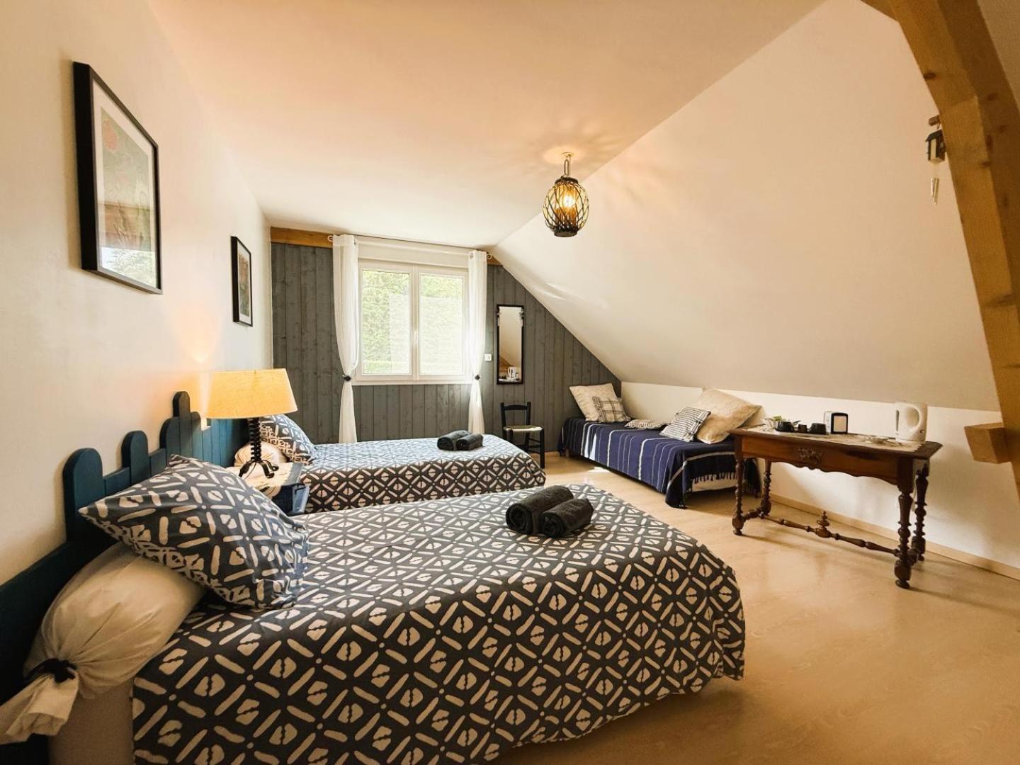 Chambre Triple avec Salle de Bains Privative Séparée