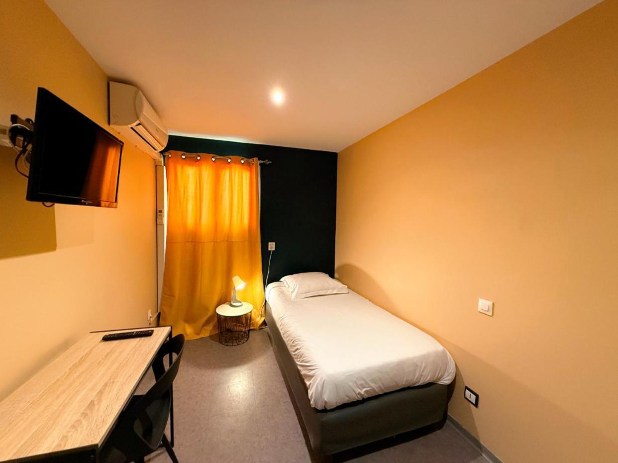 Single Room,1742860297:JPEG